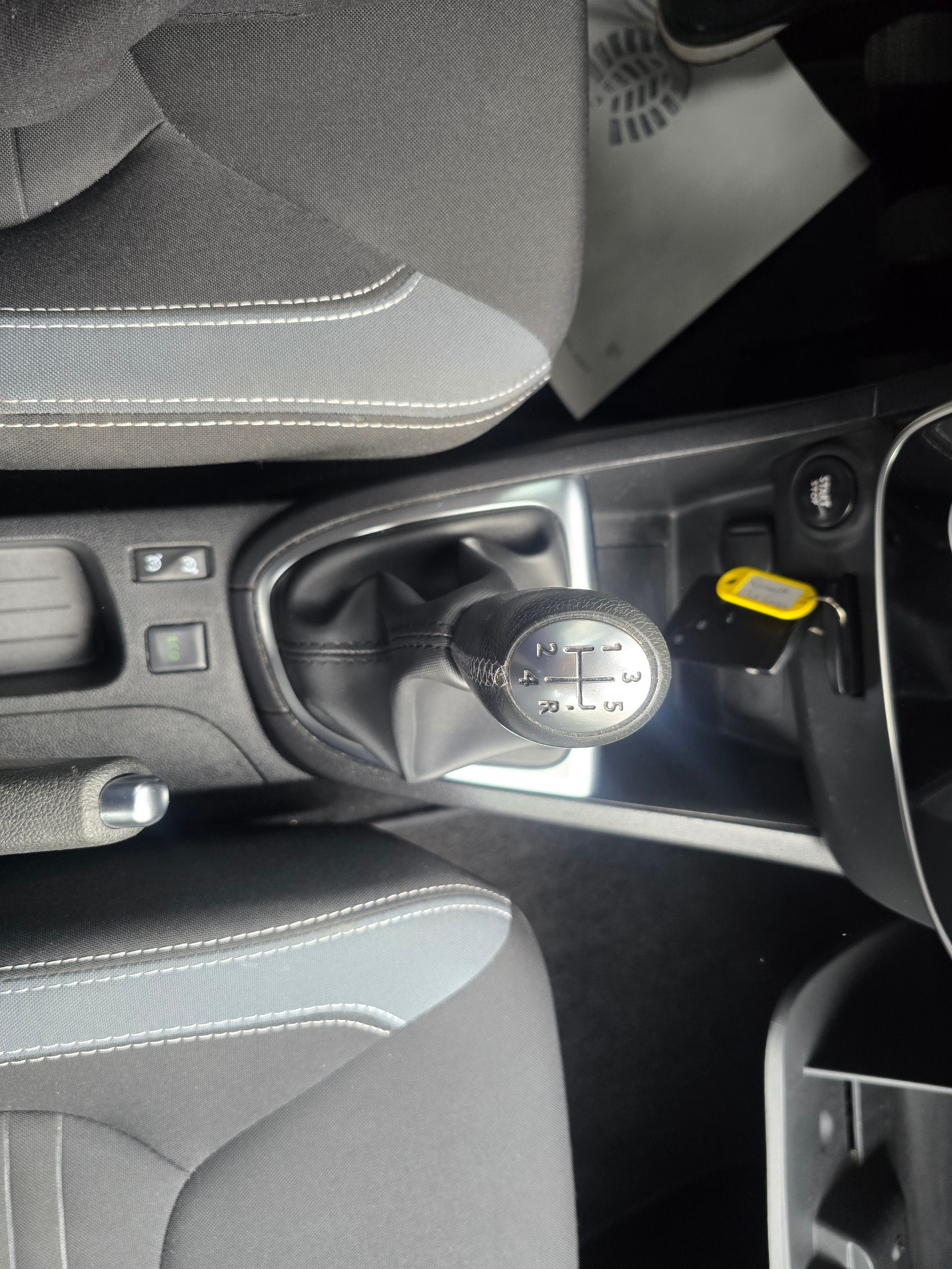 RENAULT Clio 0.9 12V Limited-image-18