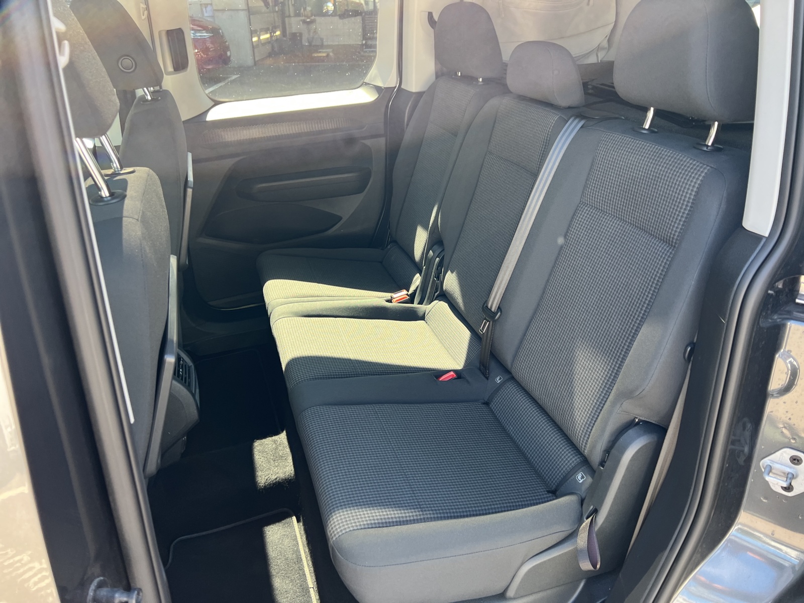 VW Caddy 2.0 TDI California Spirit-image-7
