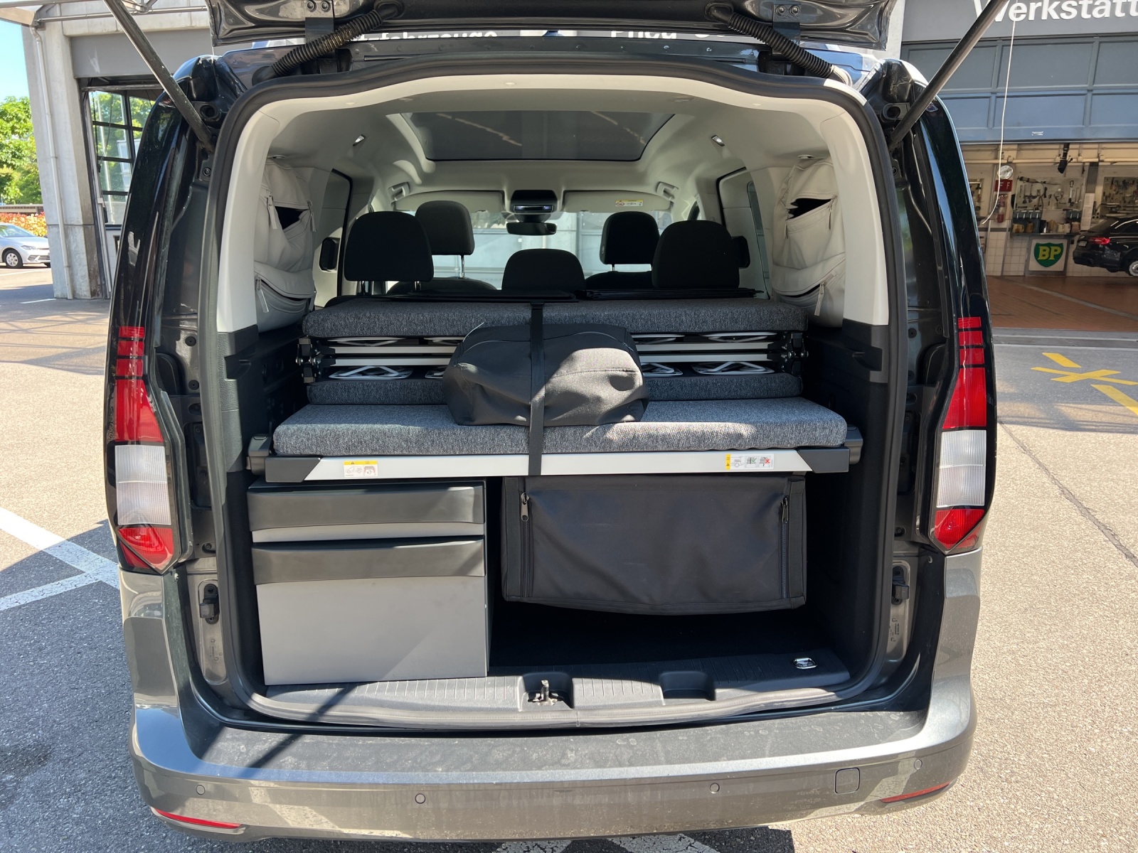 VW Caddy 2.0 TDI California Spirit-image-9