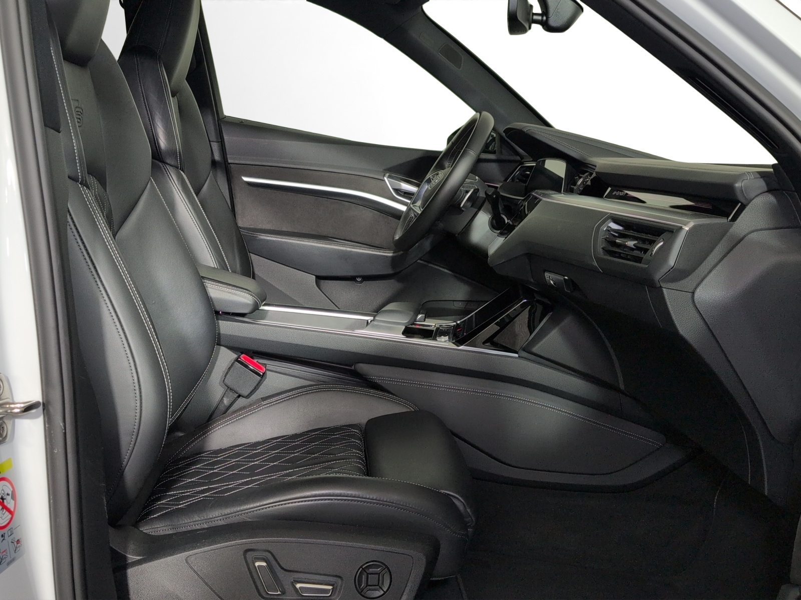 AUDI e-tron 55 Sportback S Line quattro-image-6