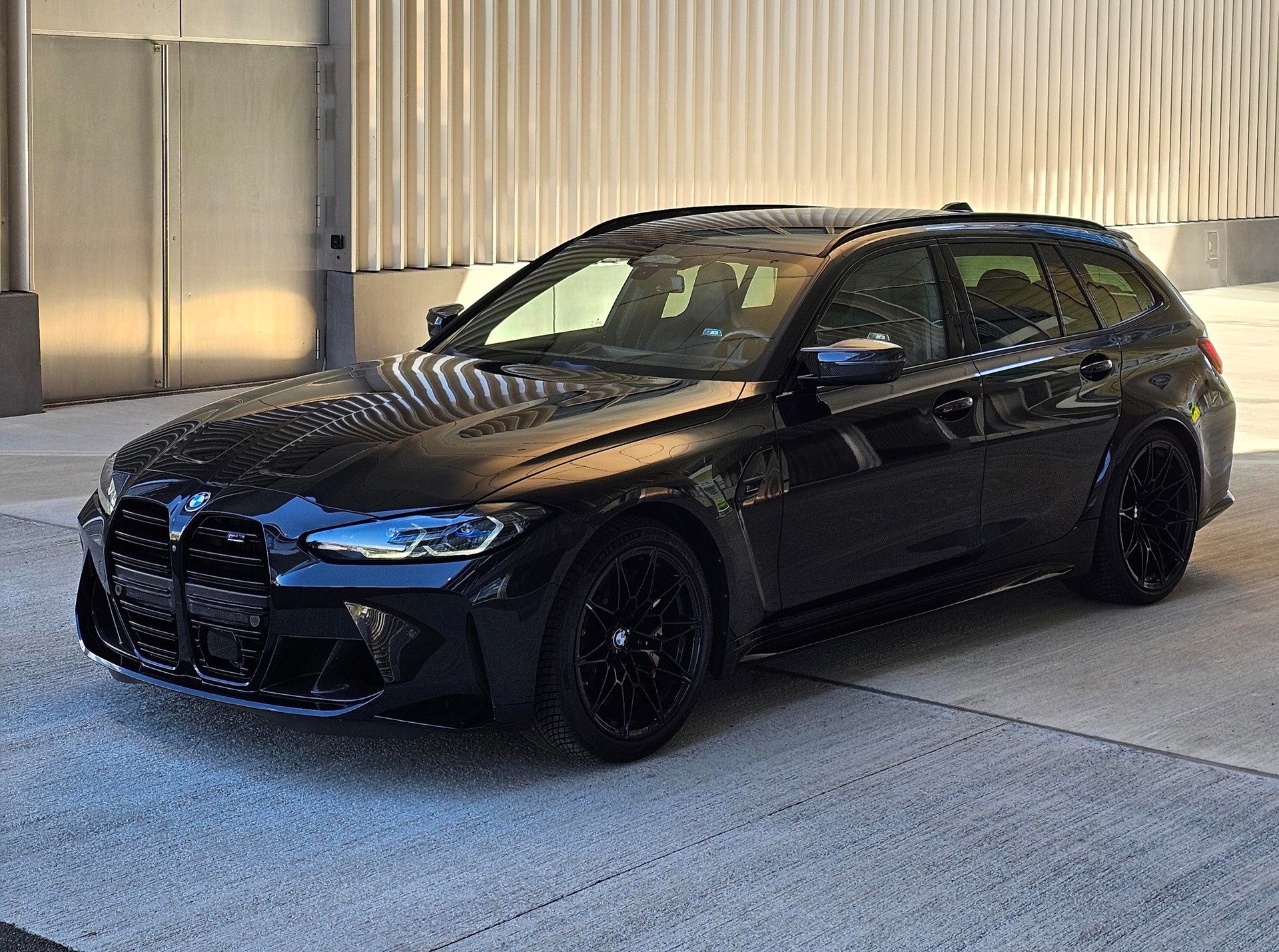 BMW M3 Touring xDrive Competition M-image-3