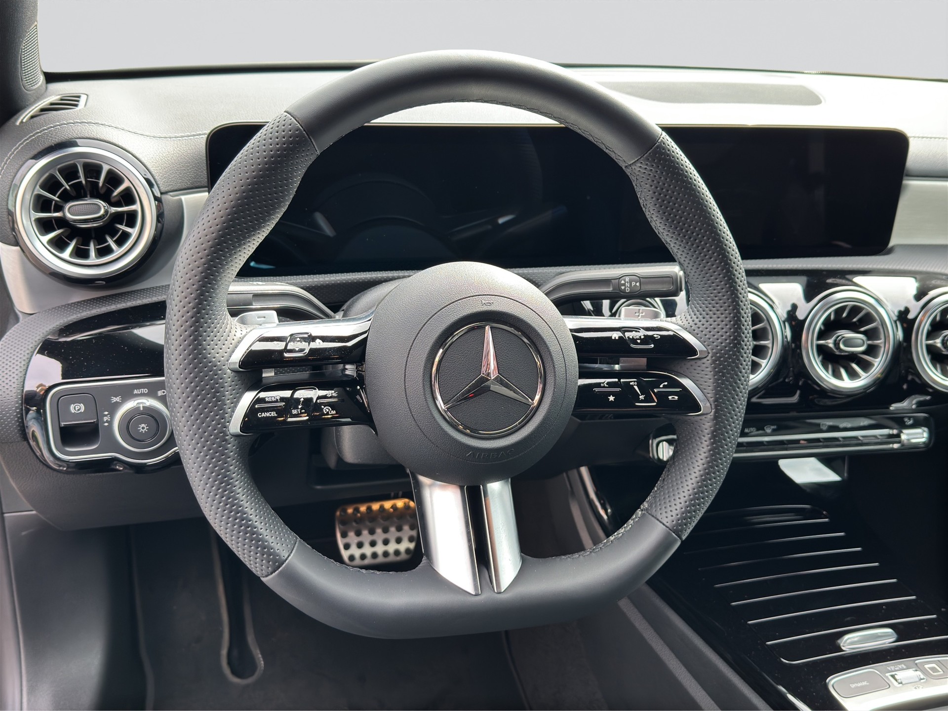 MERCEDES-BENZ CLA 200 AMG Night 7G-DCT-image-9