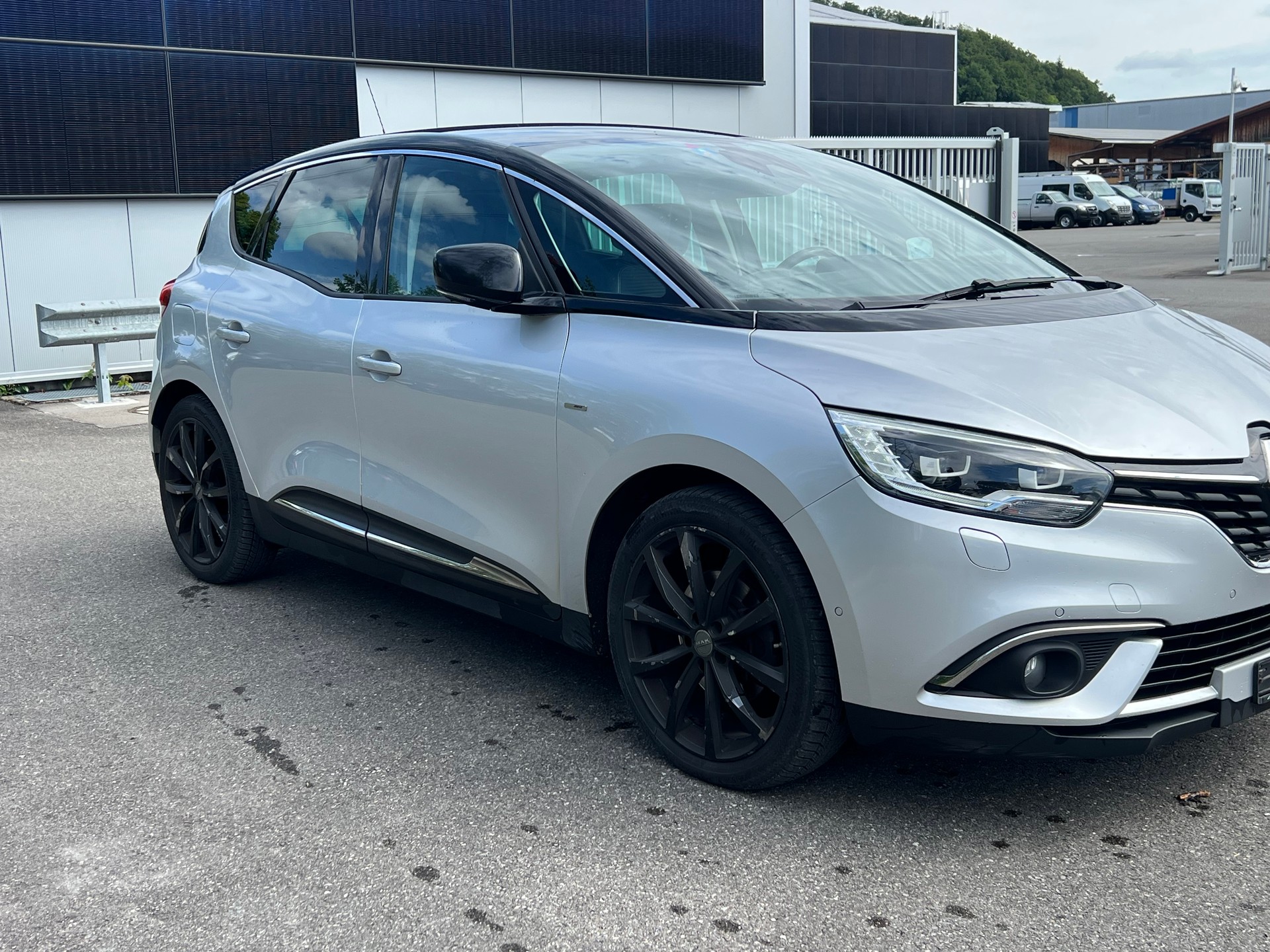RENAULT Scénic 1.6 dCi Bose EDC-image-1