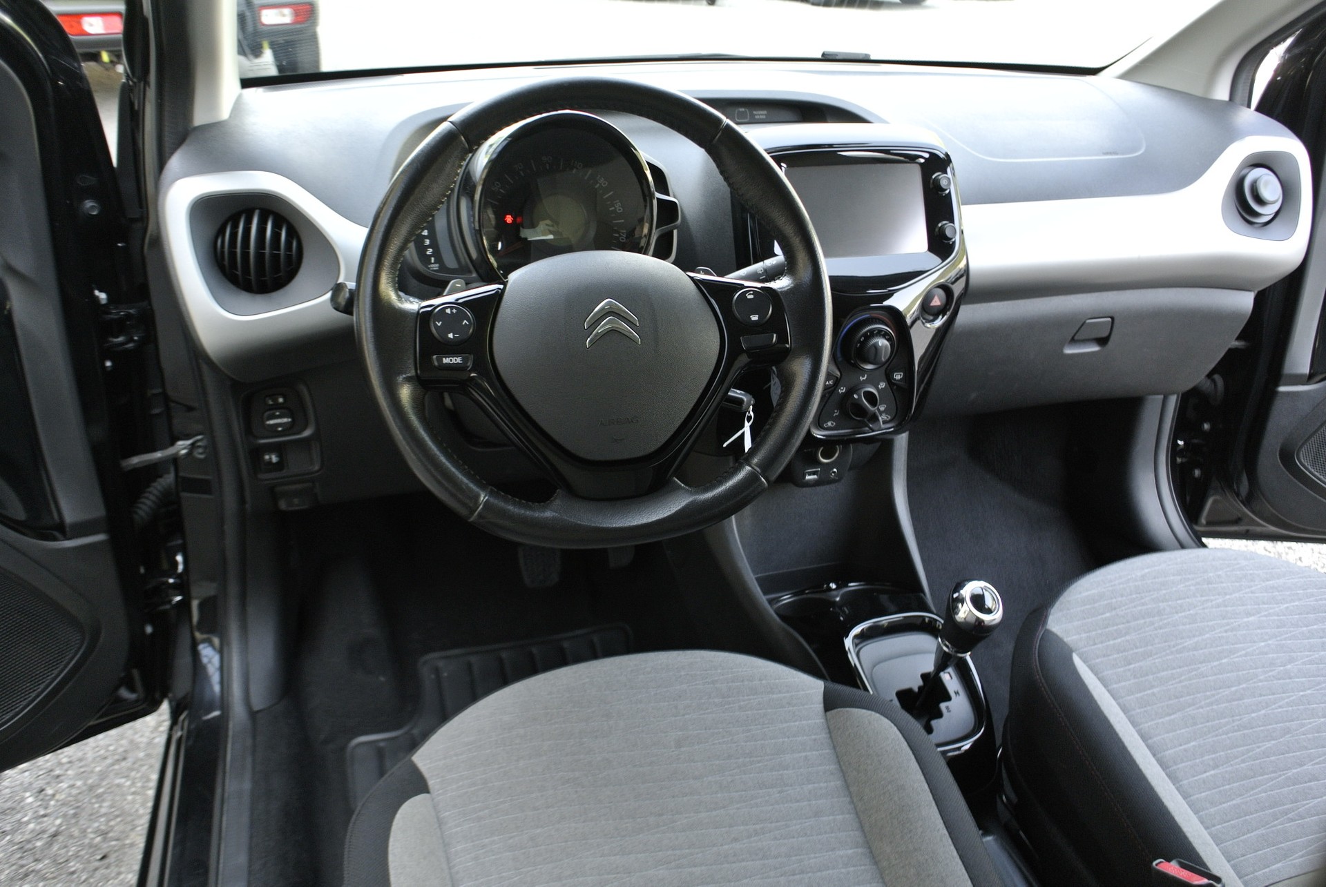CITROEN C1 1.0 VTi ETG5 Shine-image-15