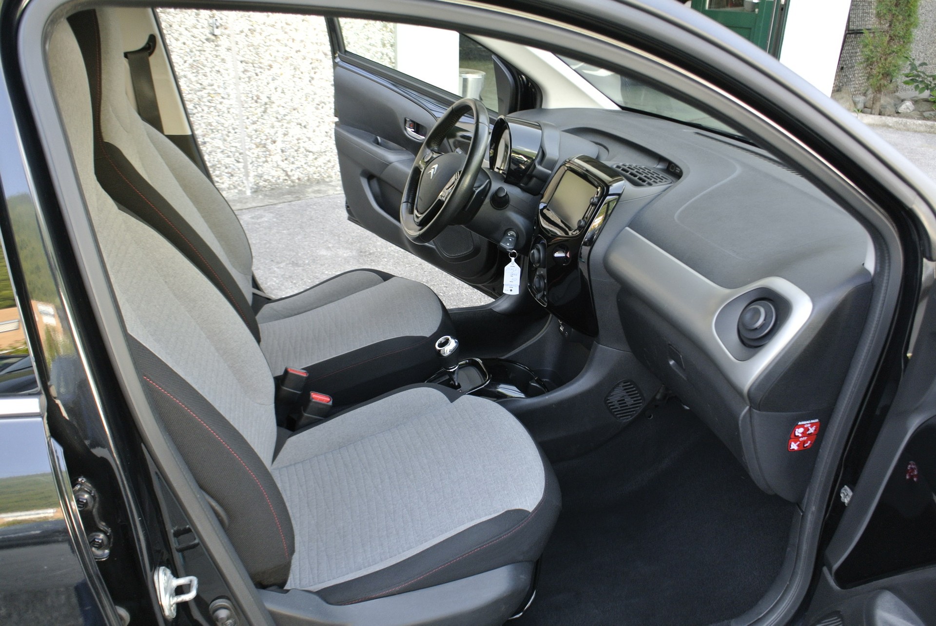 CITROEN C1 1.0 VTi ETG5 Shine-image-12
