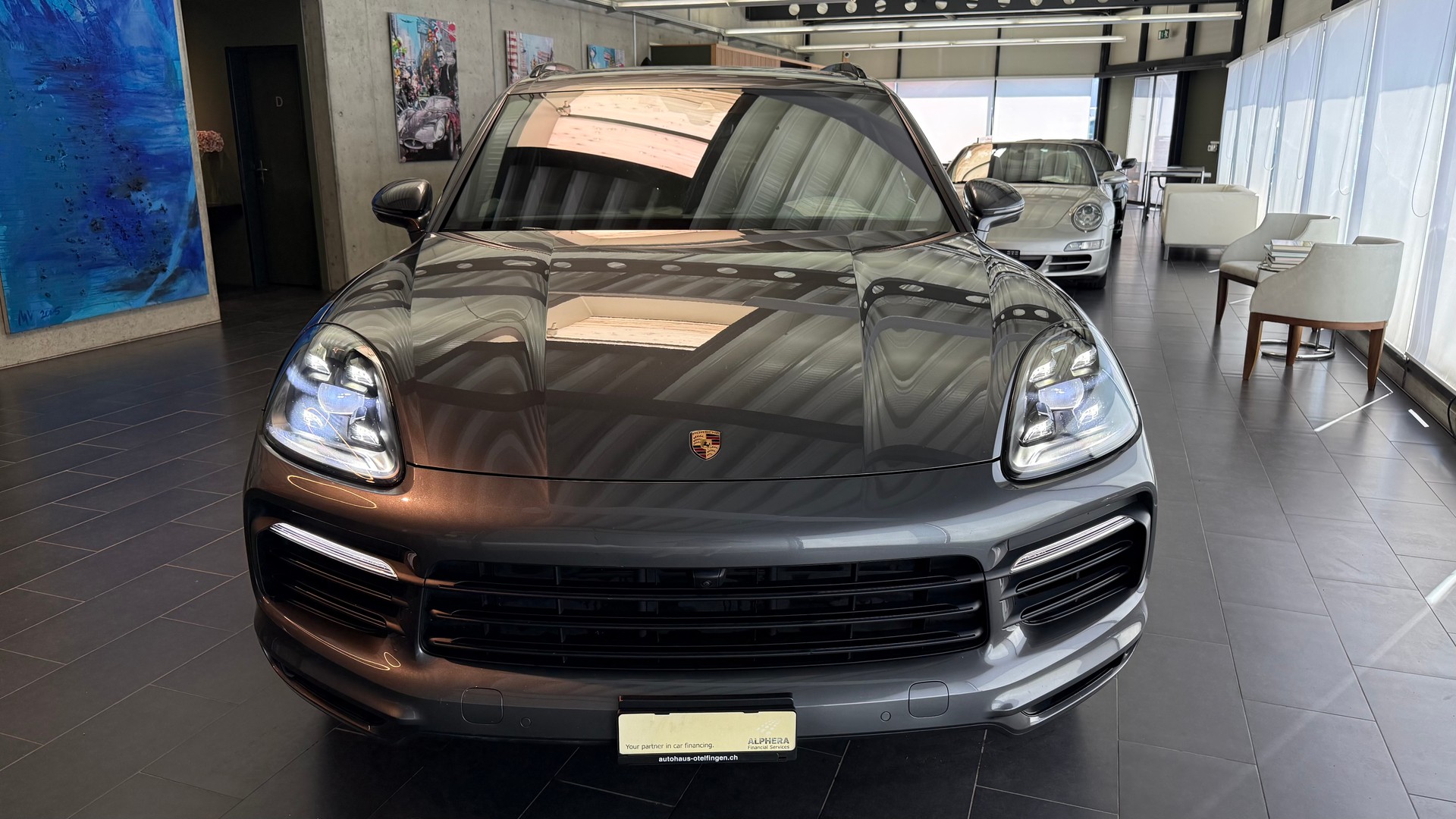 PORSCHE Cayenne 3.0 V6 E-Hybrid-showroom-element-3