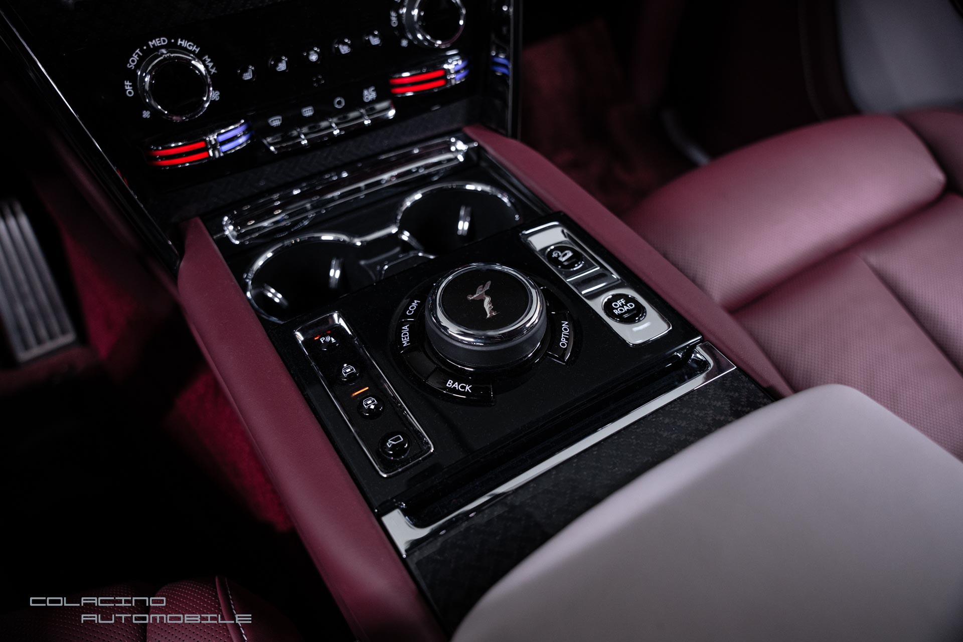 ROLLS-ROYCE Cullinan 6.7 V12 Black Badge-image-27