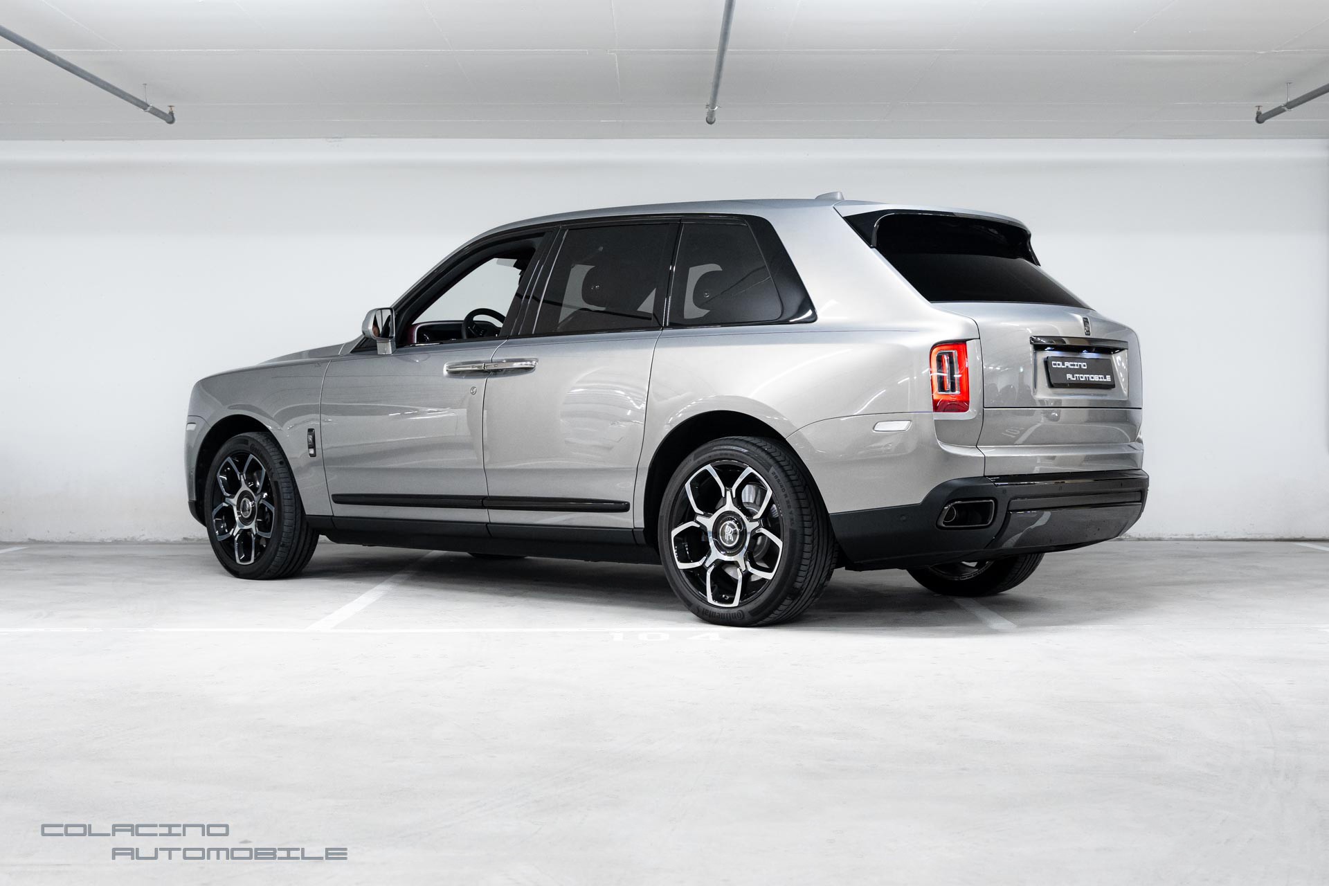 ROLLS-ROYCE Cullinan 6.7 V12 Black Badge-showroom-element-3