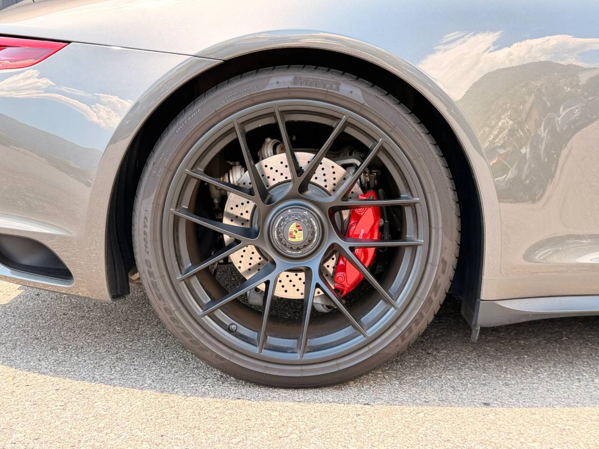 PORSCHE 911 Carrera 4 GTS-image-11