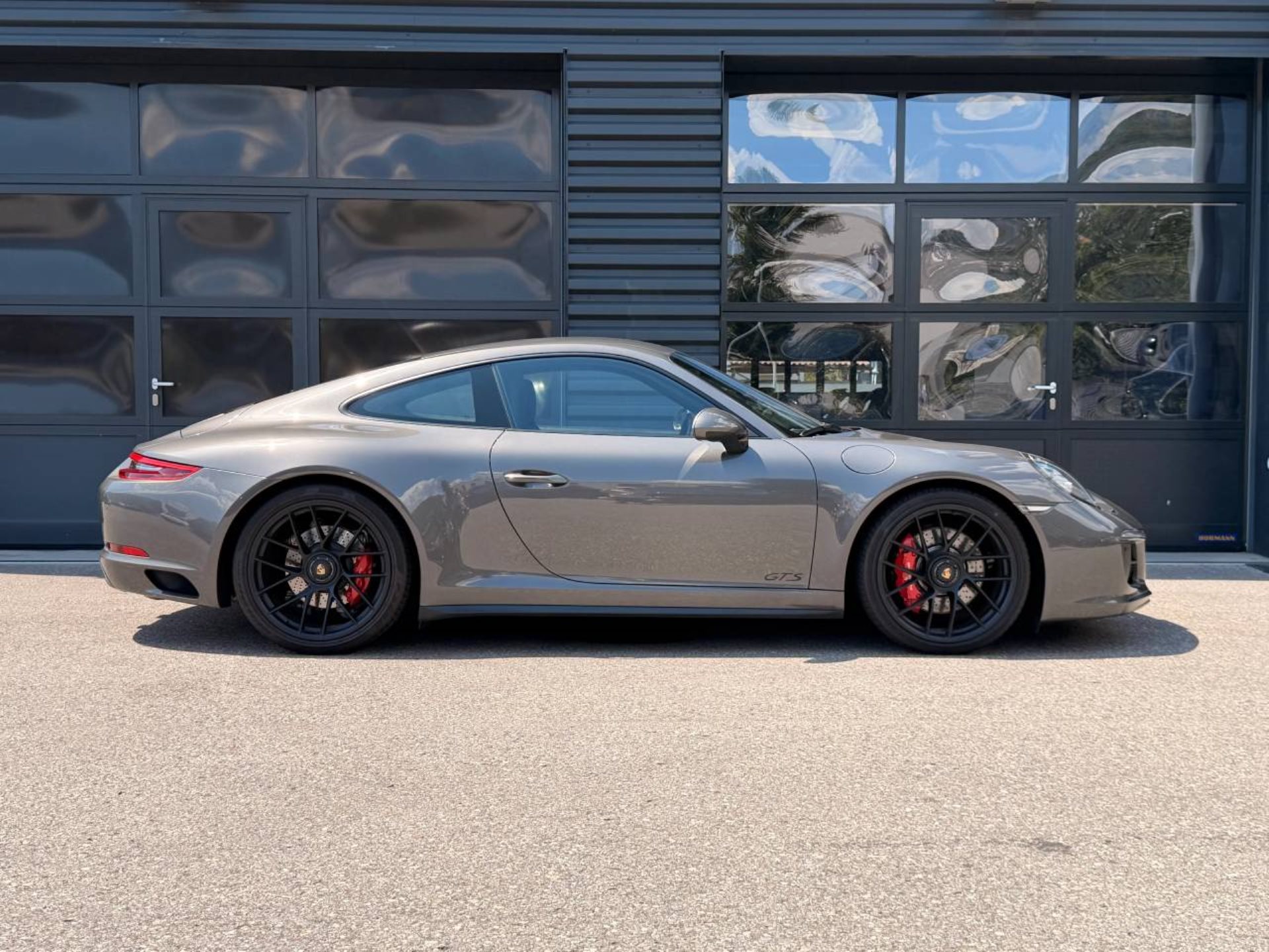 PORSCHE 911 Carrera 4 GTS-image-7
