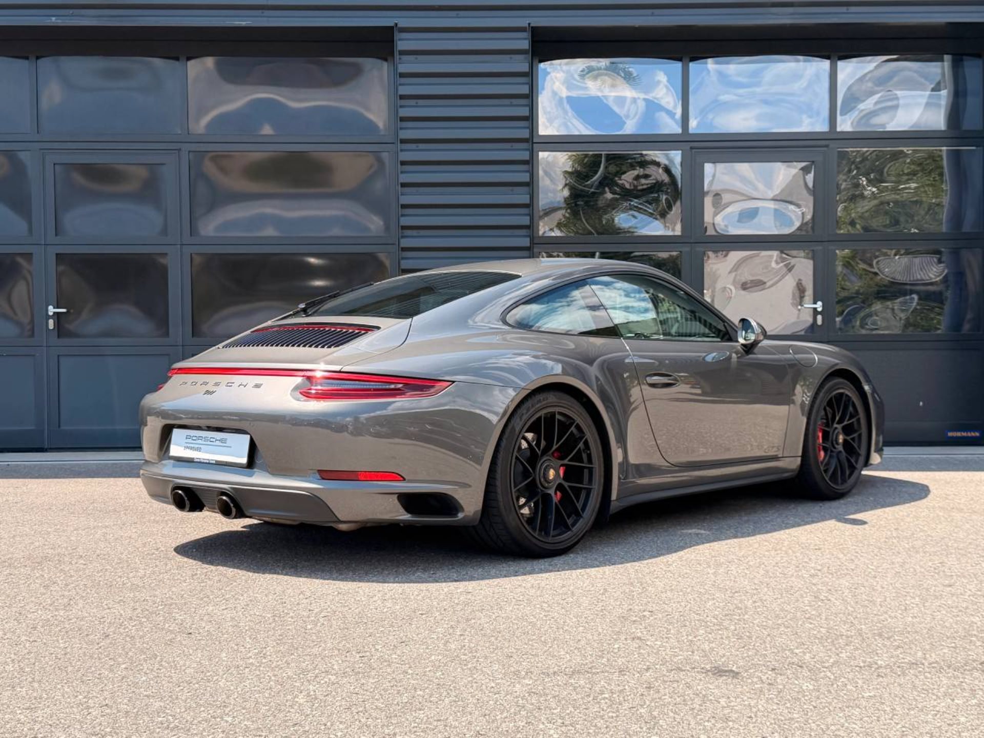 PORSCHE 911 Carrera 4 GTS-image-6