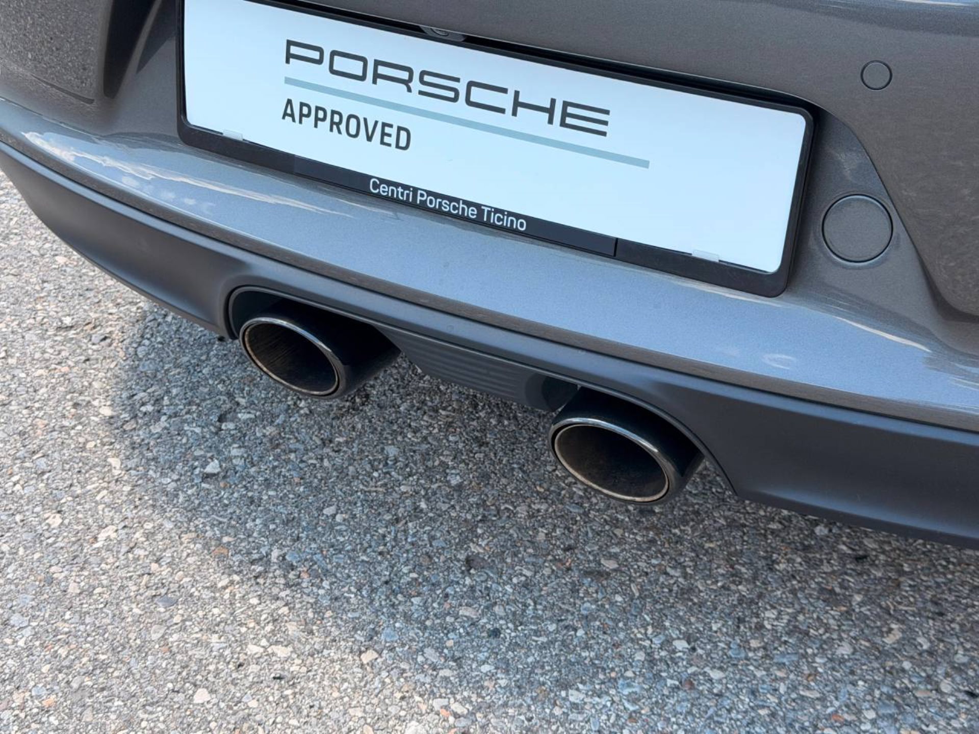 PORSCHE 911 Carrera 4 GTS-image-14