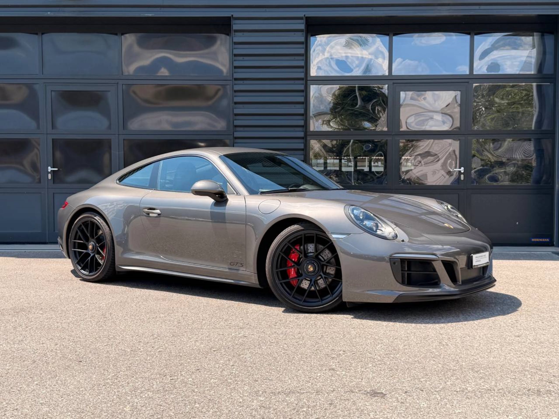 PORSCHE 911 Carrera 4 GTS-image-8