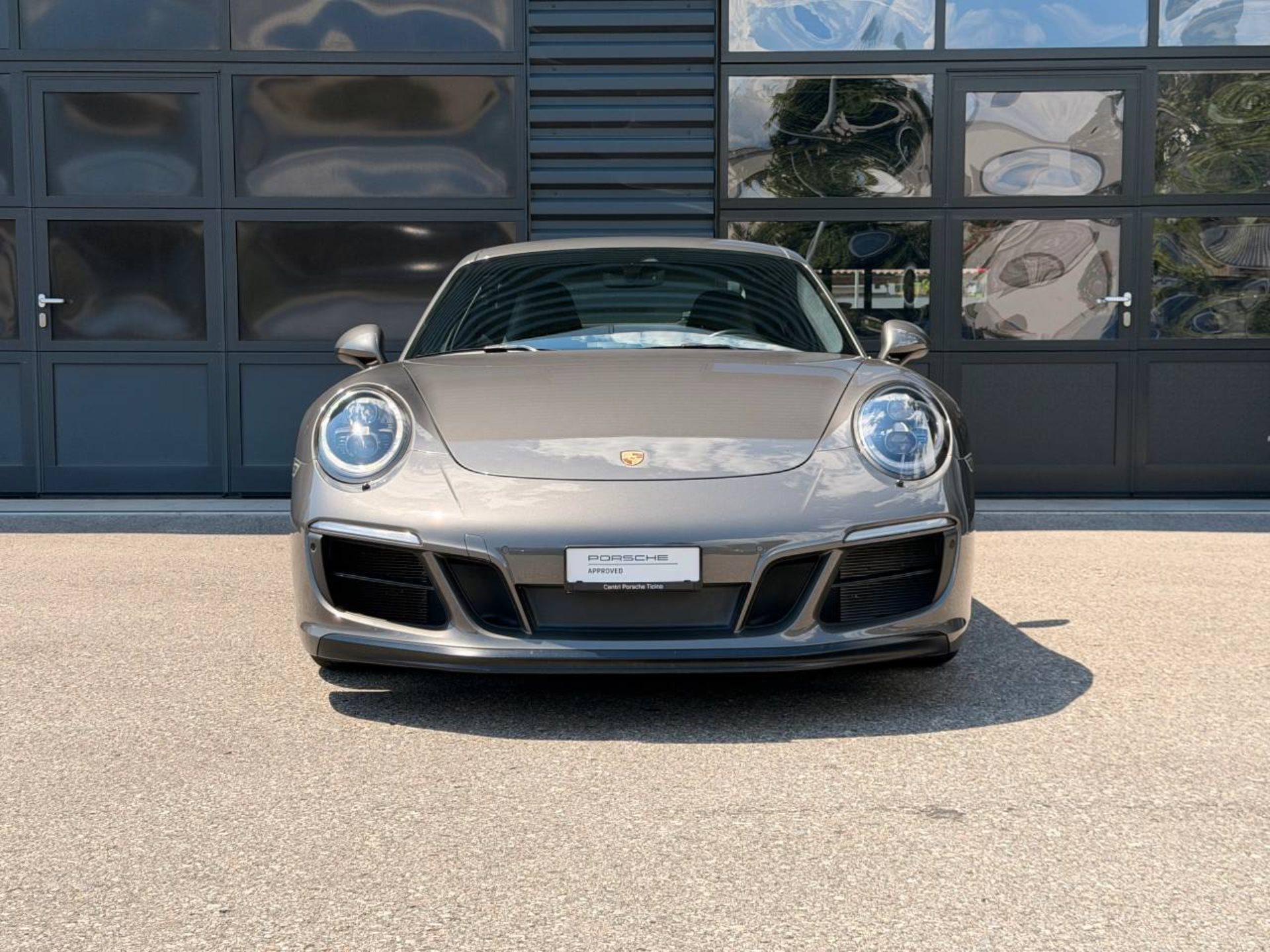 PORSCHE 911 Carrera 4 GTS-image-9