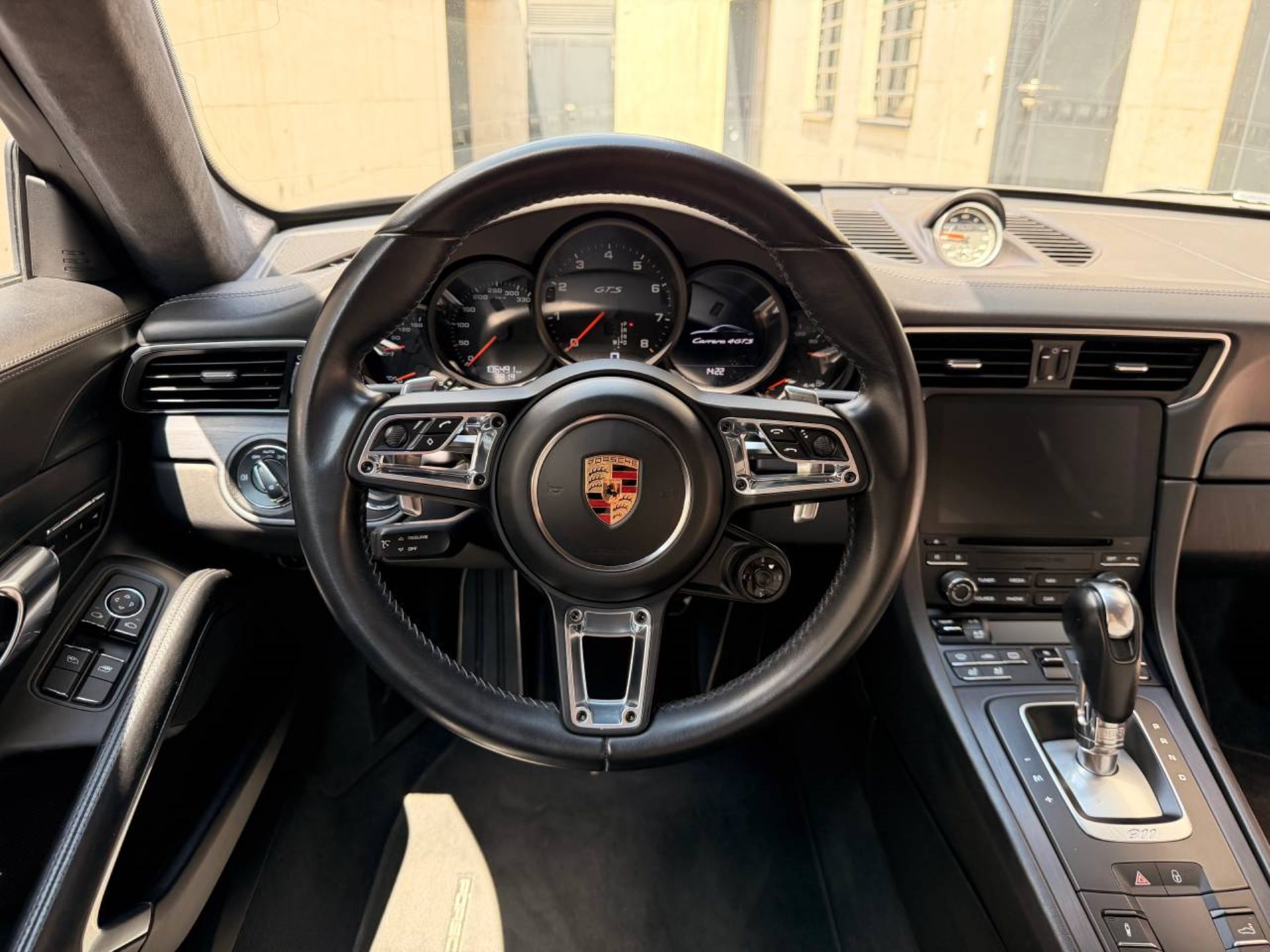 PORSCHE 911 Carrera 4 GTS-image-15