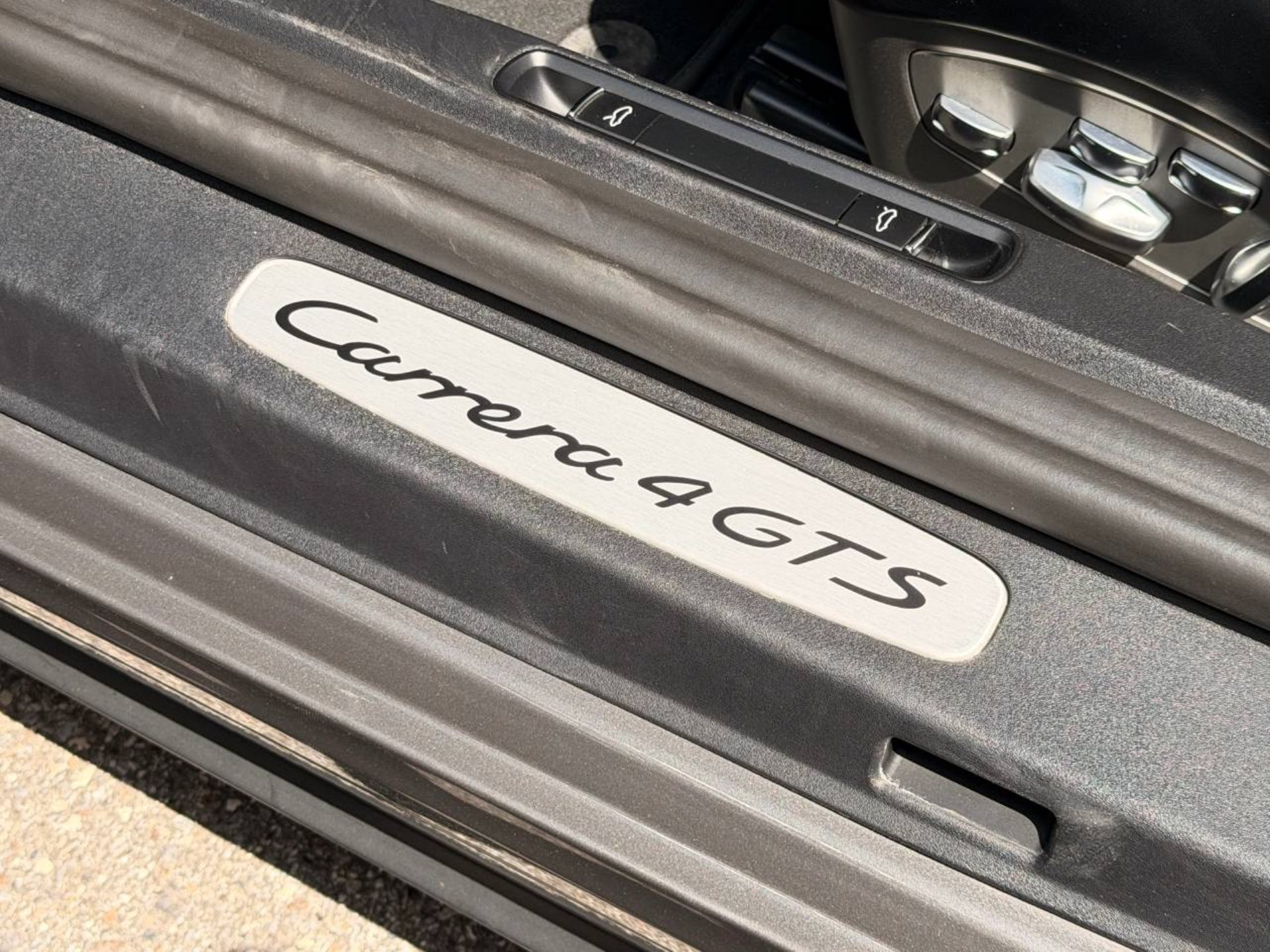 PORSCHE 911 Carrera 4 GTS-image-24