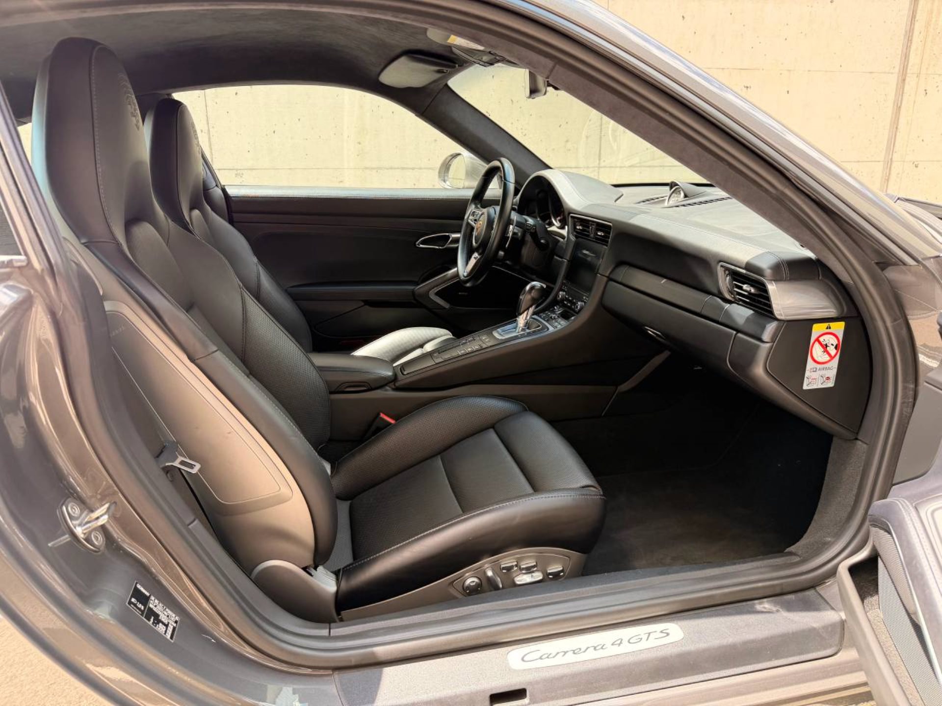 PORSCHE 911 Carrera 4 GTS-image-16