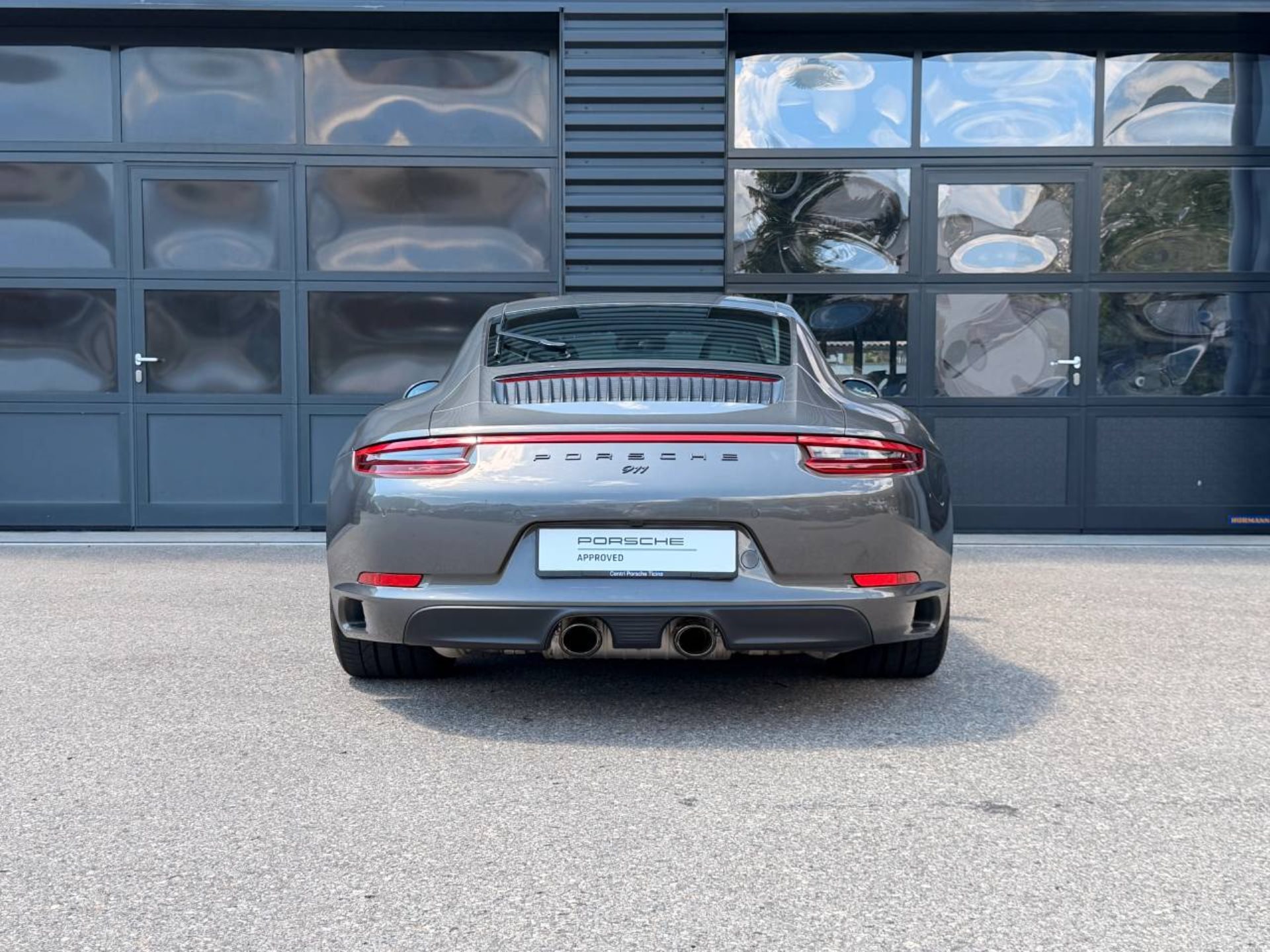 PORSCHE 911 Carrera 4 GTS-image-5