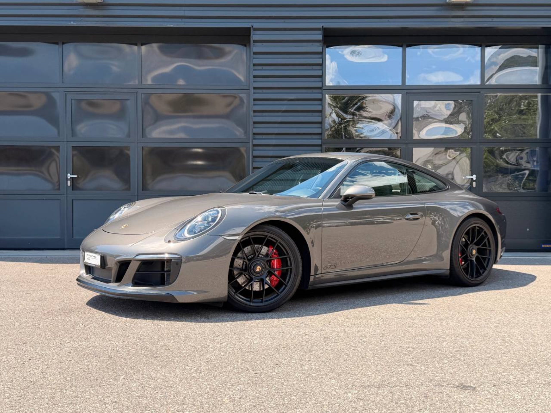 PORSCHE 911 Carrera 4 GTS-image-0