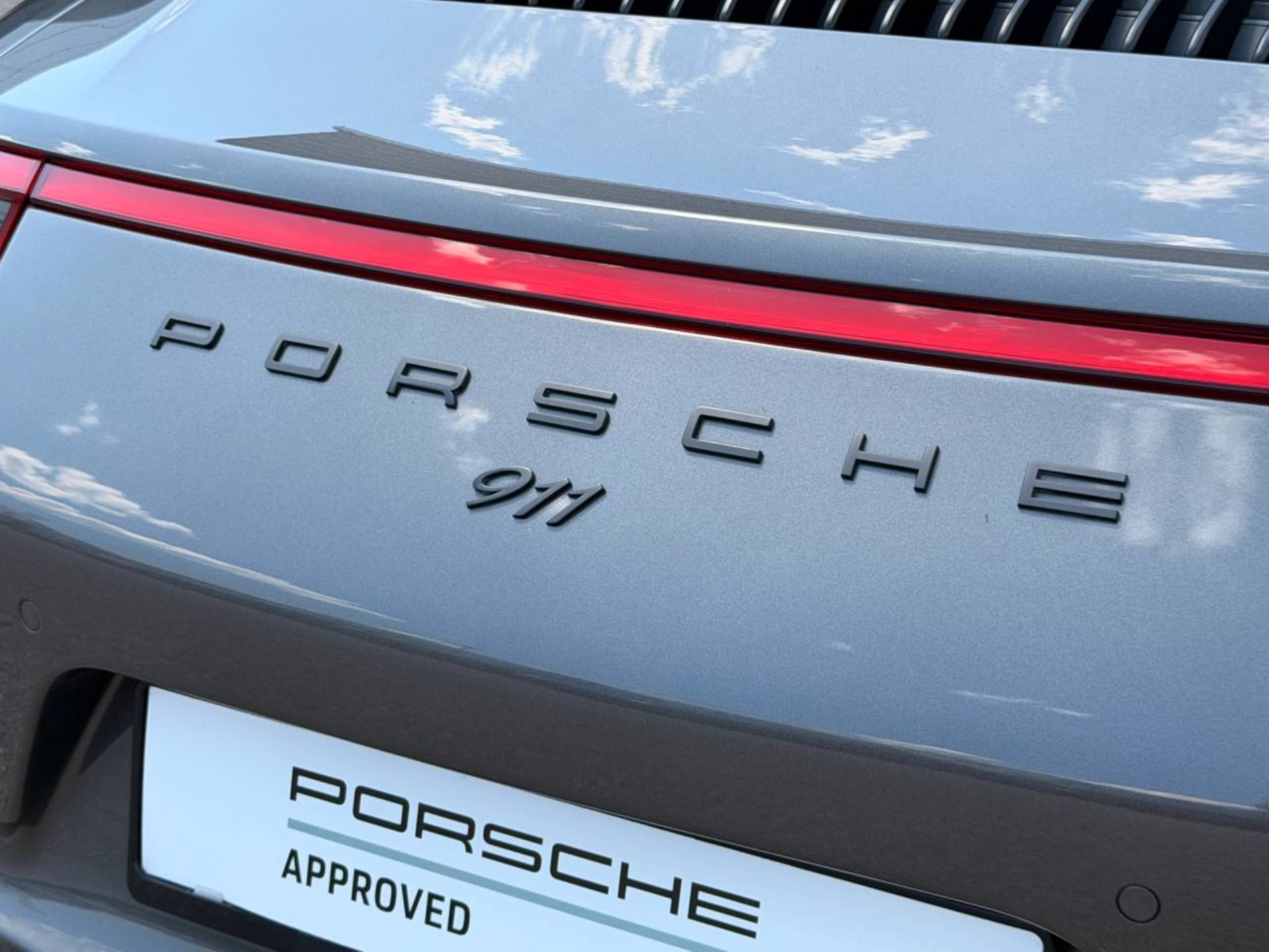 PORSCHE 911 Carrera 4 GTS-image-12