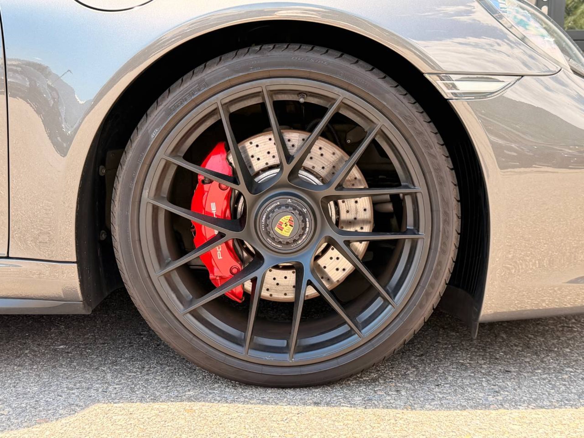 PORSCHE 911 Carrera 4 GTS-image-10
