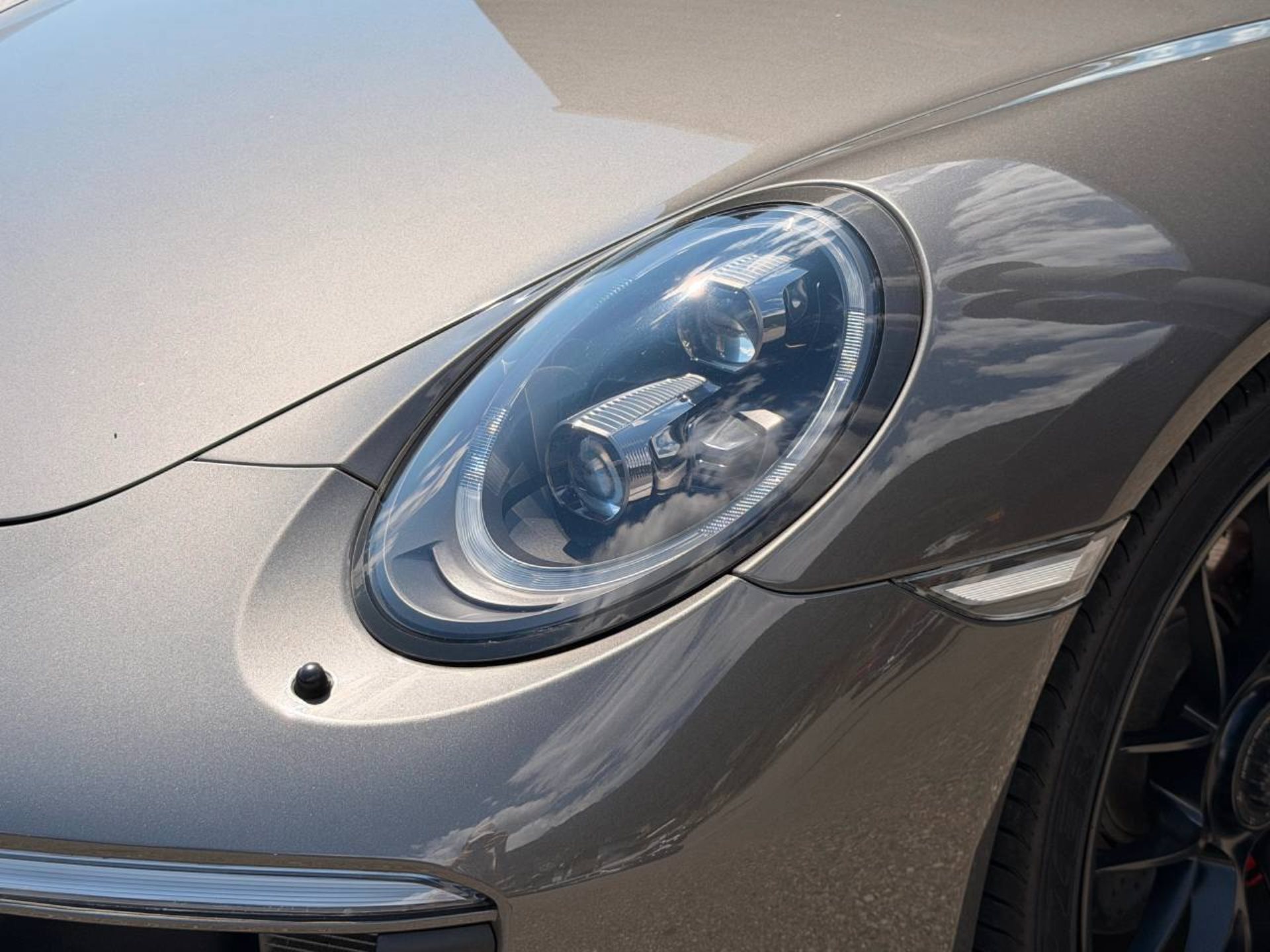 PORSCHE 911 Carrera 4 GTS-image-13