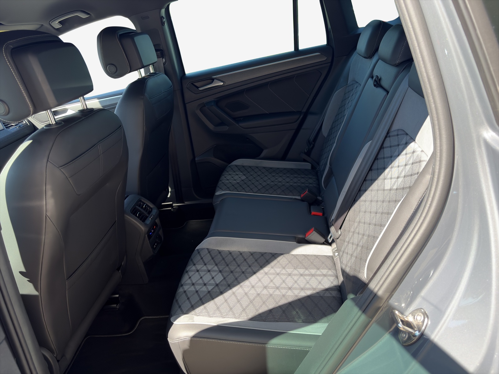 VW Tiguan 1.4TSI PHEV R-Line DSG-image-12