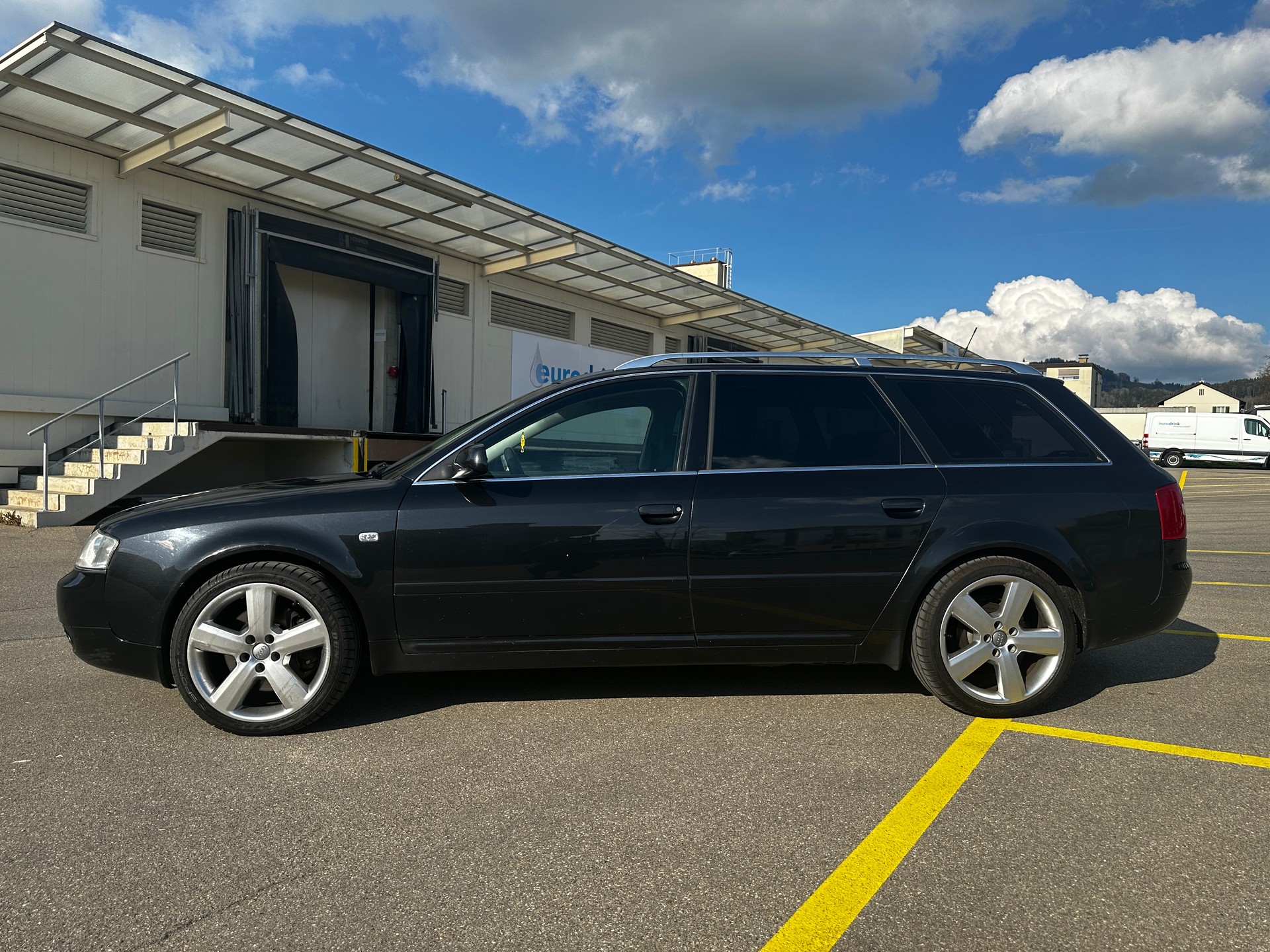 AUDI A6 Avant 2.5 TDI quattro-image-1
