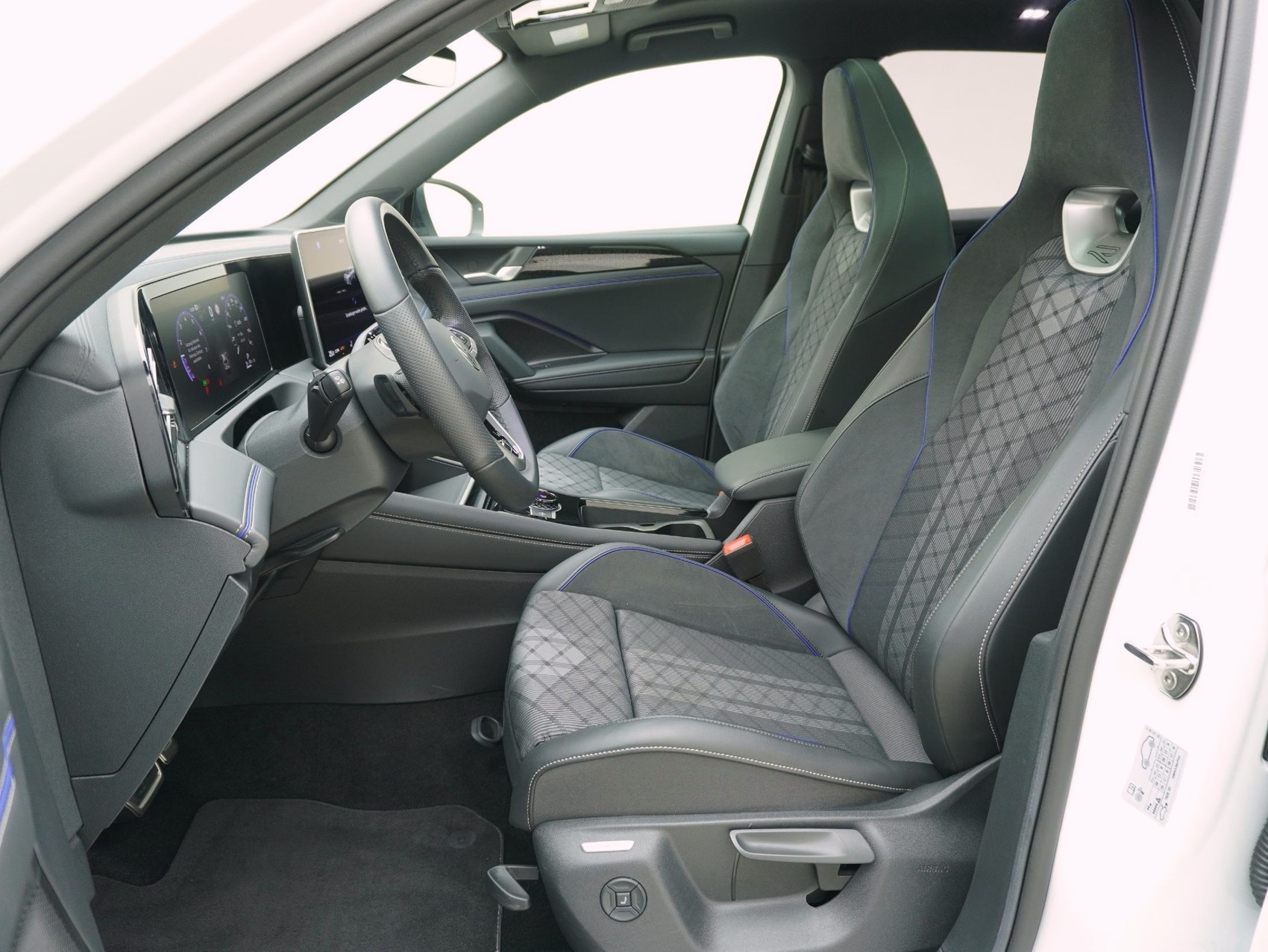 VW Tiguan 2.0 TSI DSG R-Line Black Style 4Motion (2025)-image-8