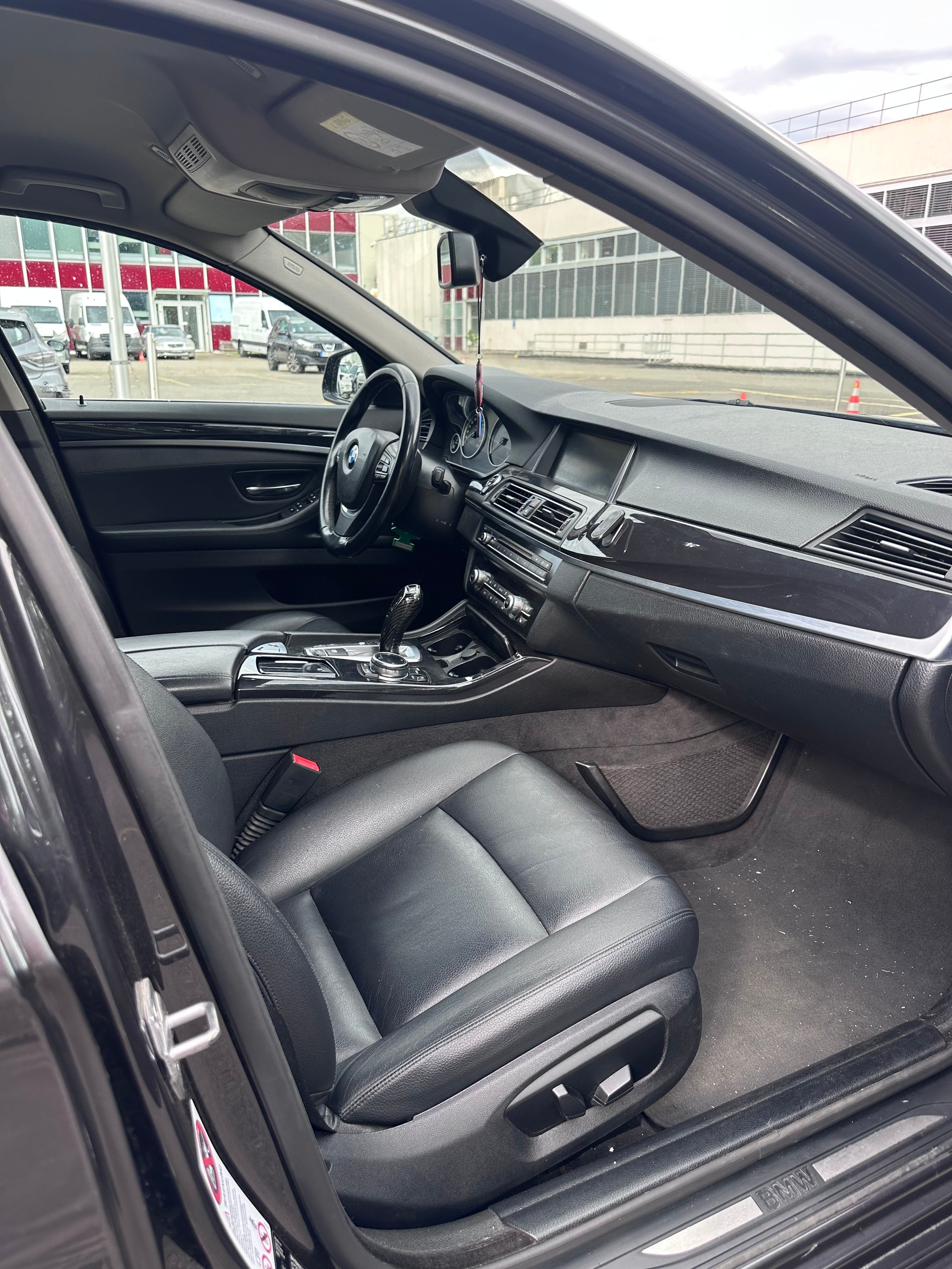 BMW 525d xDrive Luxury Line Steptronic-image-8