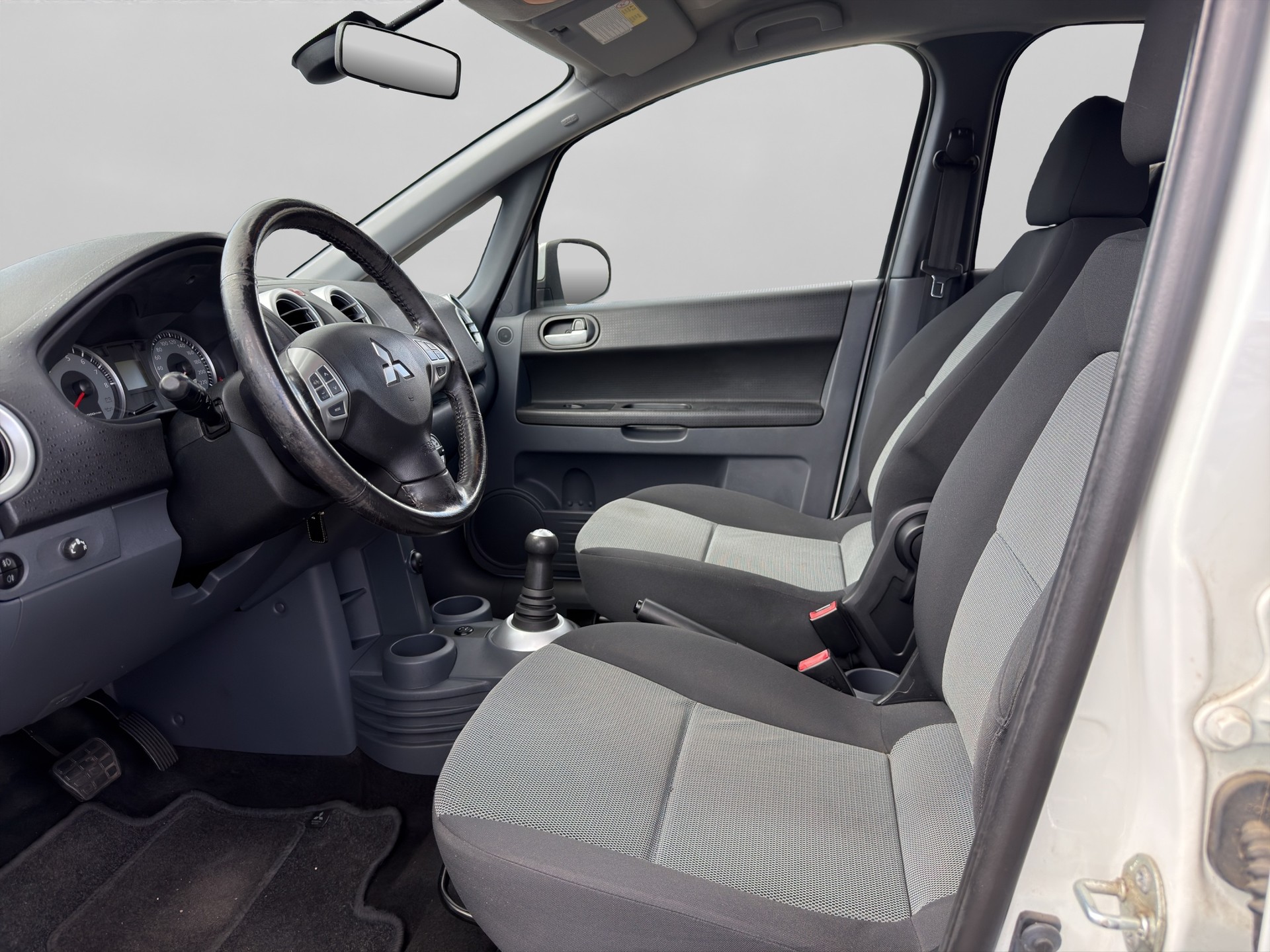 MITSUBISHI Colt 1.3 16V Diamond Allshift-image-8