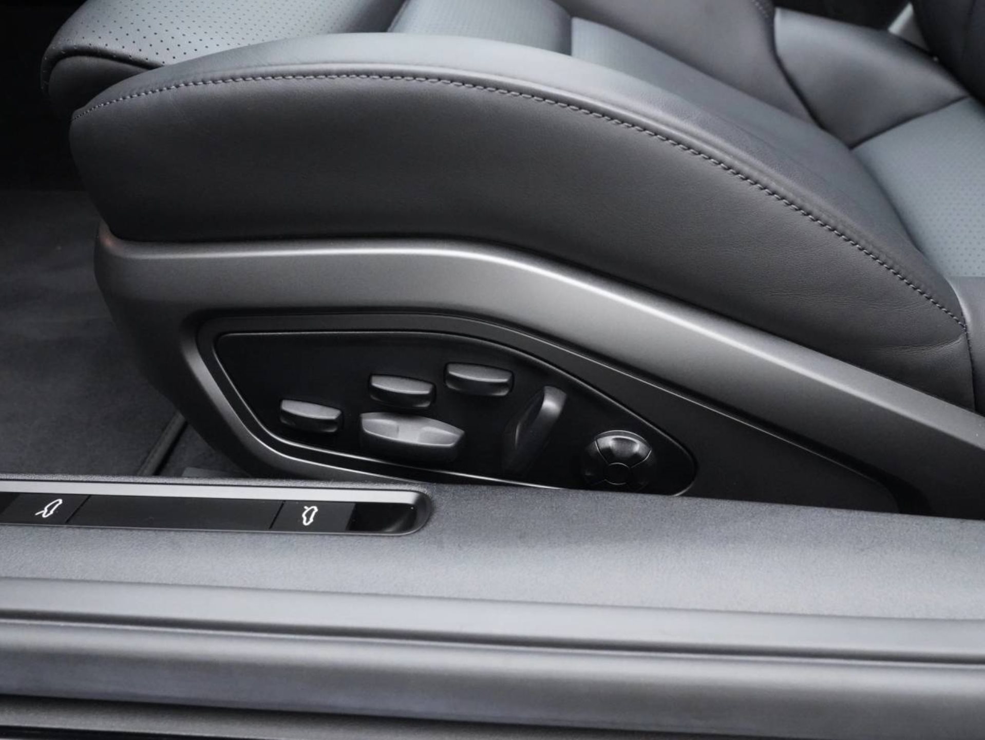 PORSCHE 911 Carrera GTS-image-21