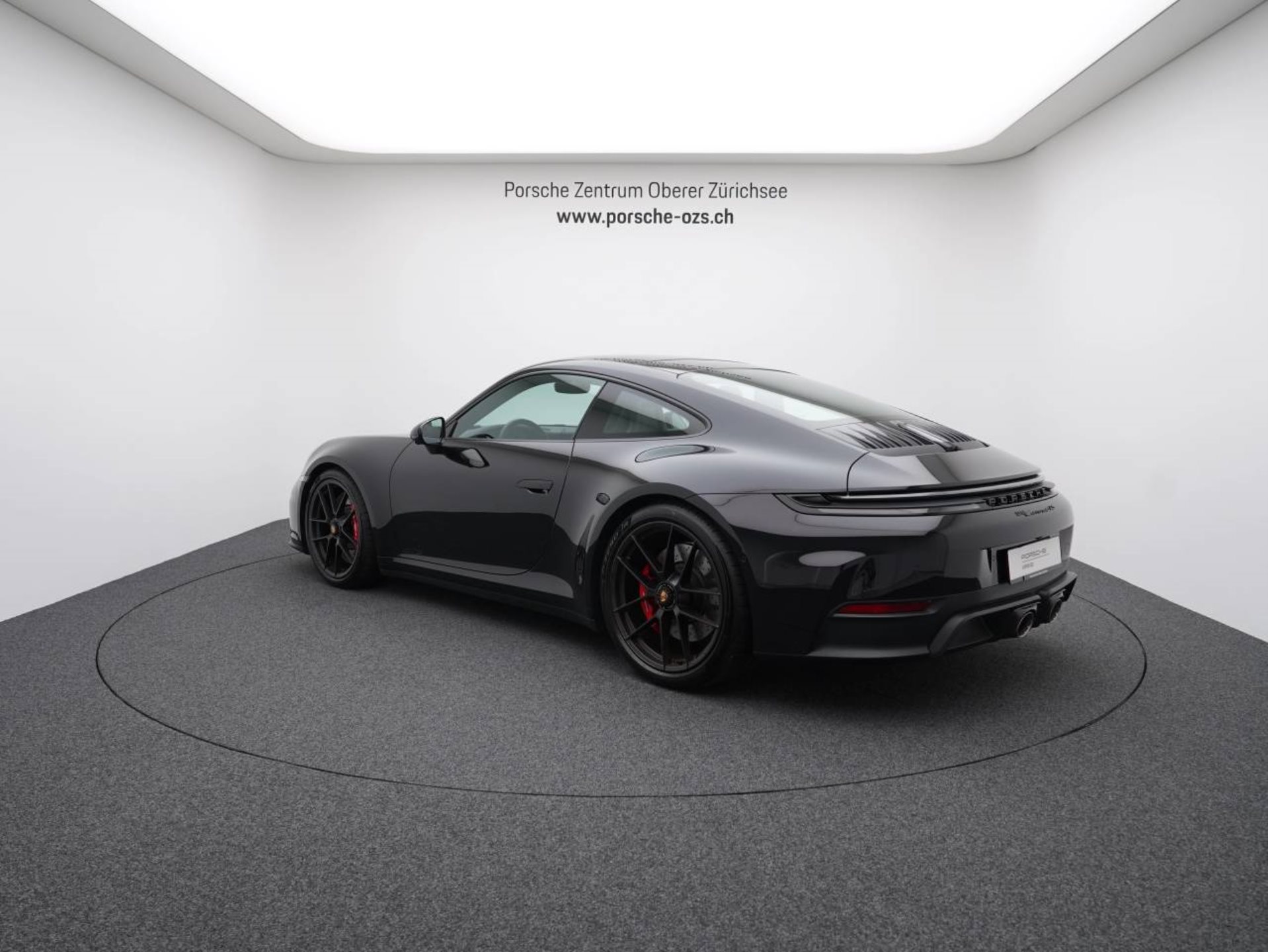 PORSCHE 911 Carrera GTS-image-2