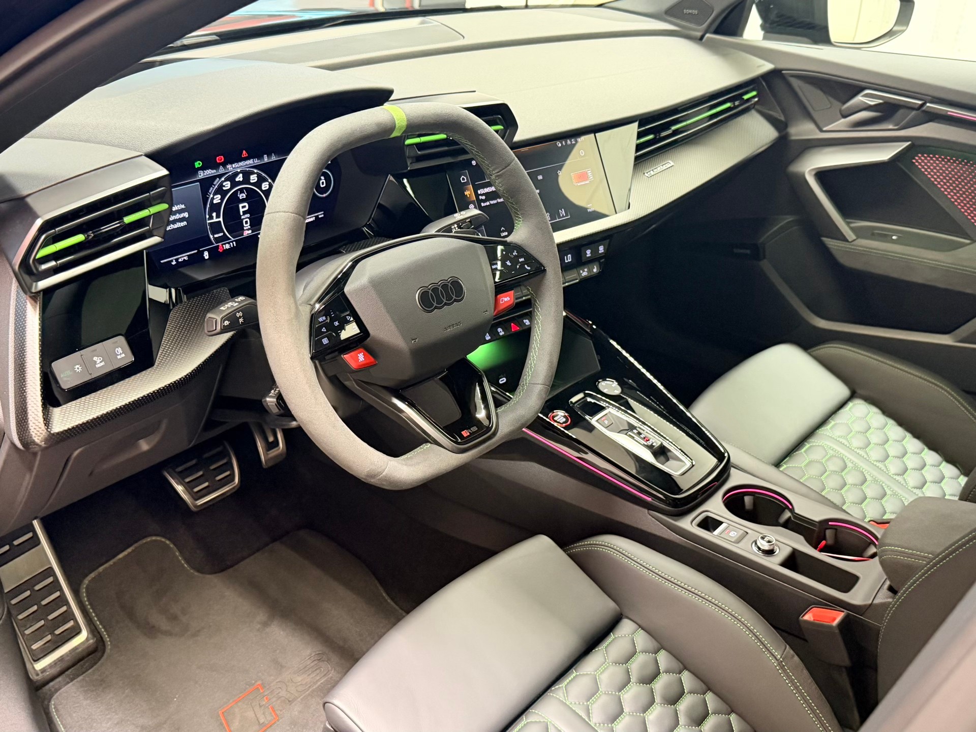 AUDI RS3 Limousine 2.5 TSI quattro S-tronic-image-10