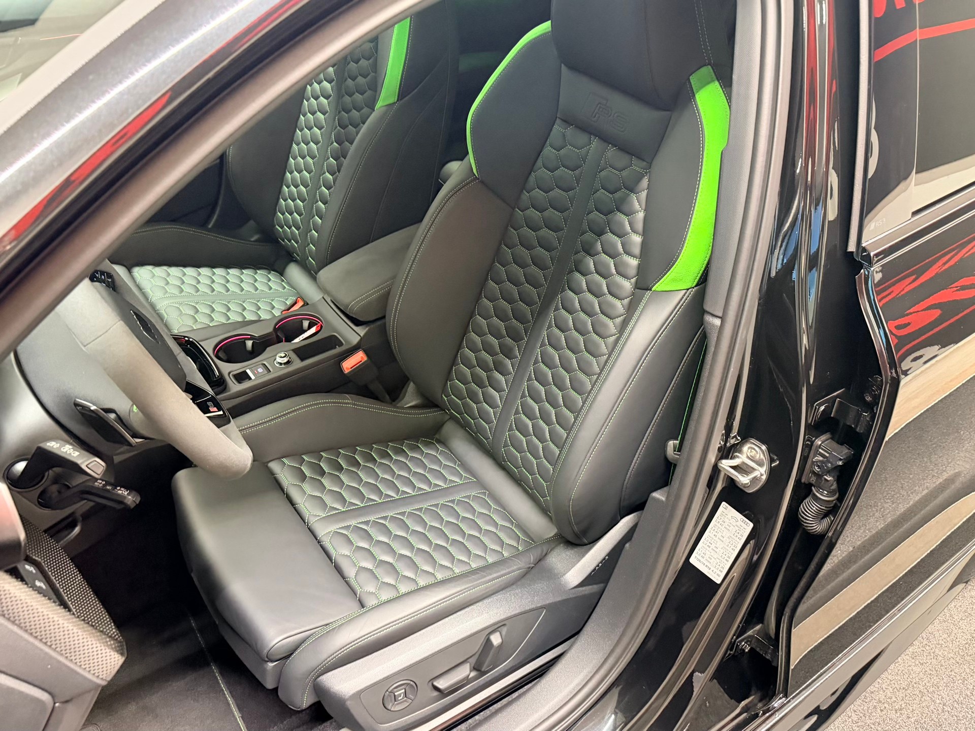 AUDI RS3 Limousine 2.5 TSI quattro S-tronic-image-16