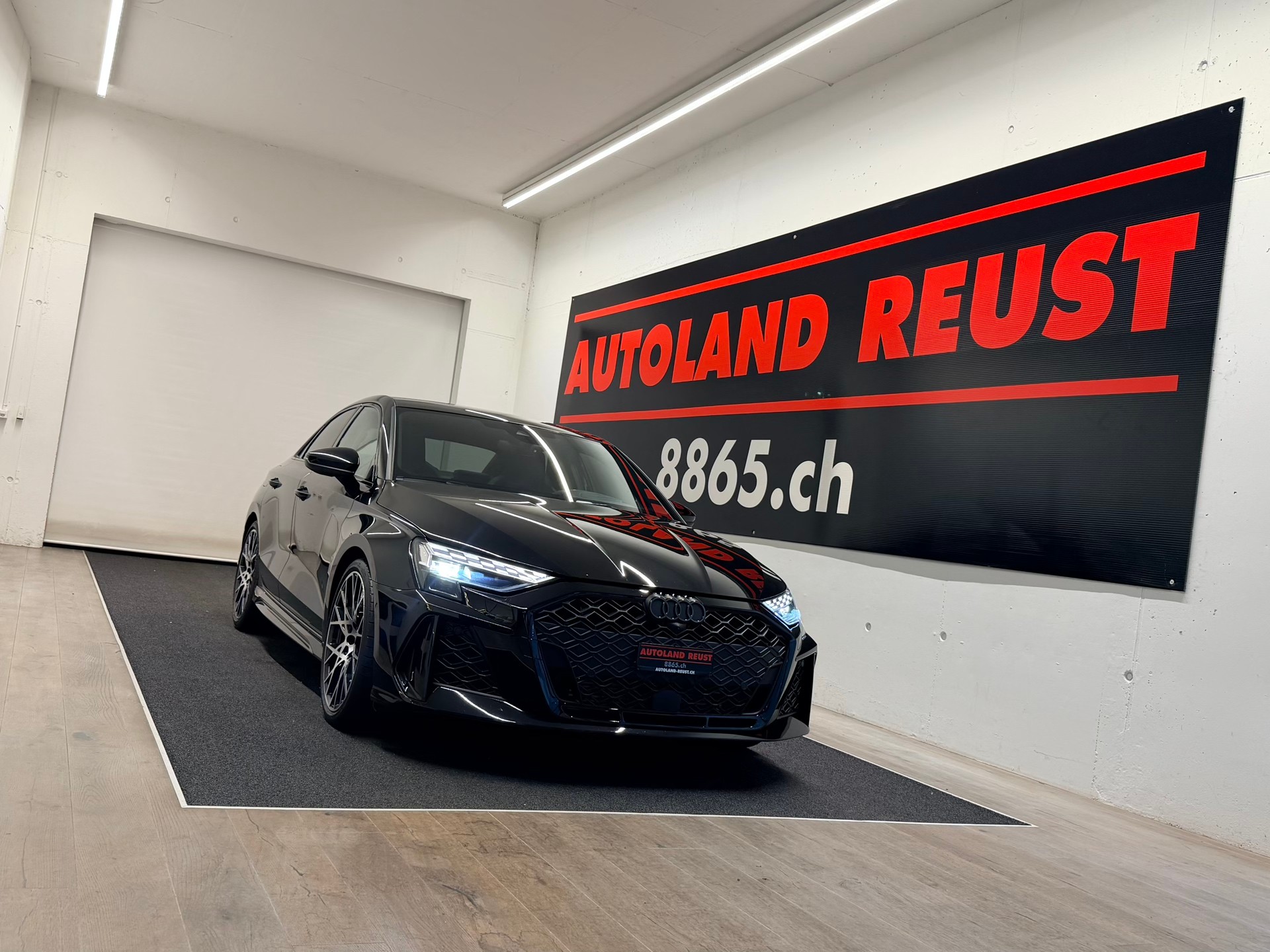 AUDI RS3 Limousine 2.5 TSI quattro S-tronic-image-0