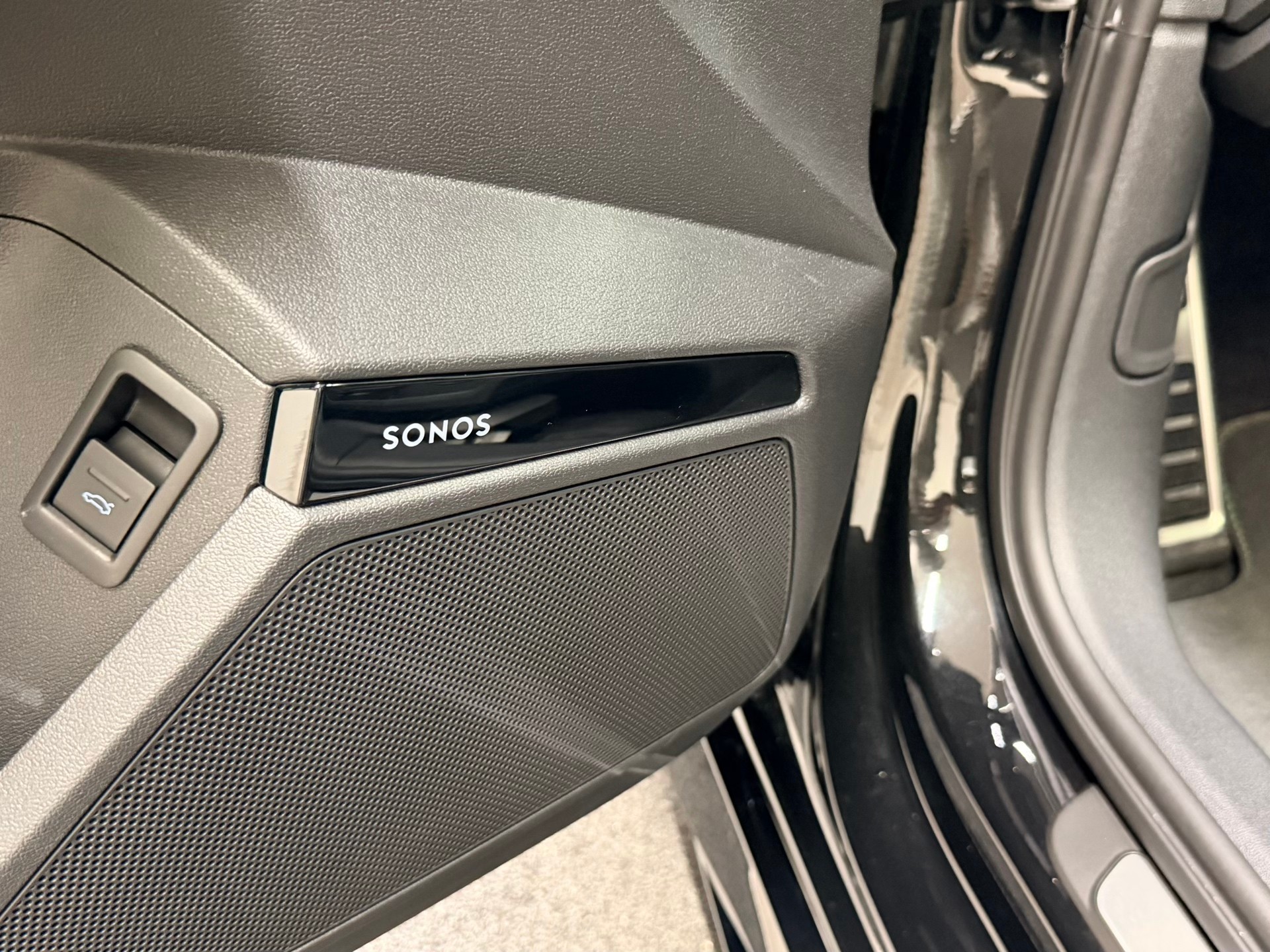 AUDI RS3 Limousine 2.5 TSI quattro S-tronic-image-13