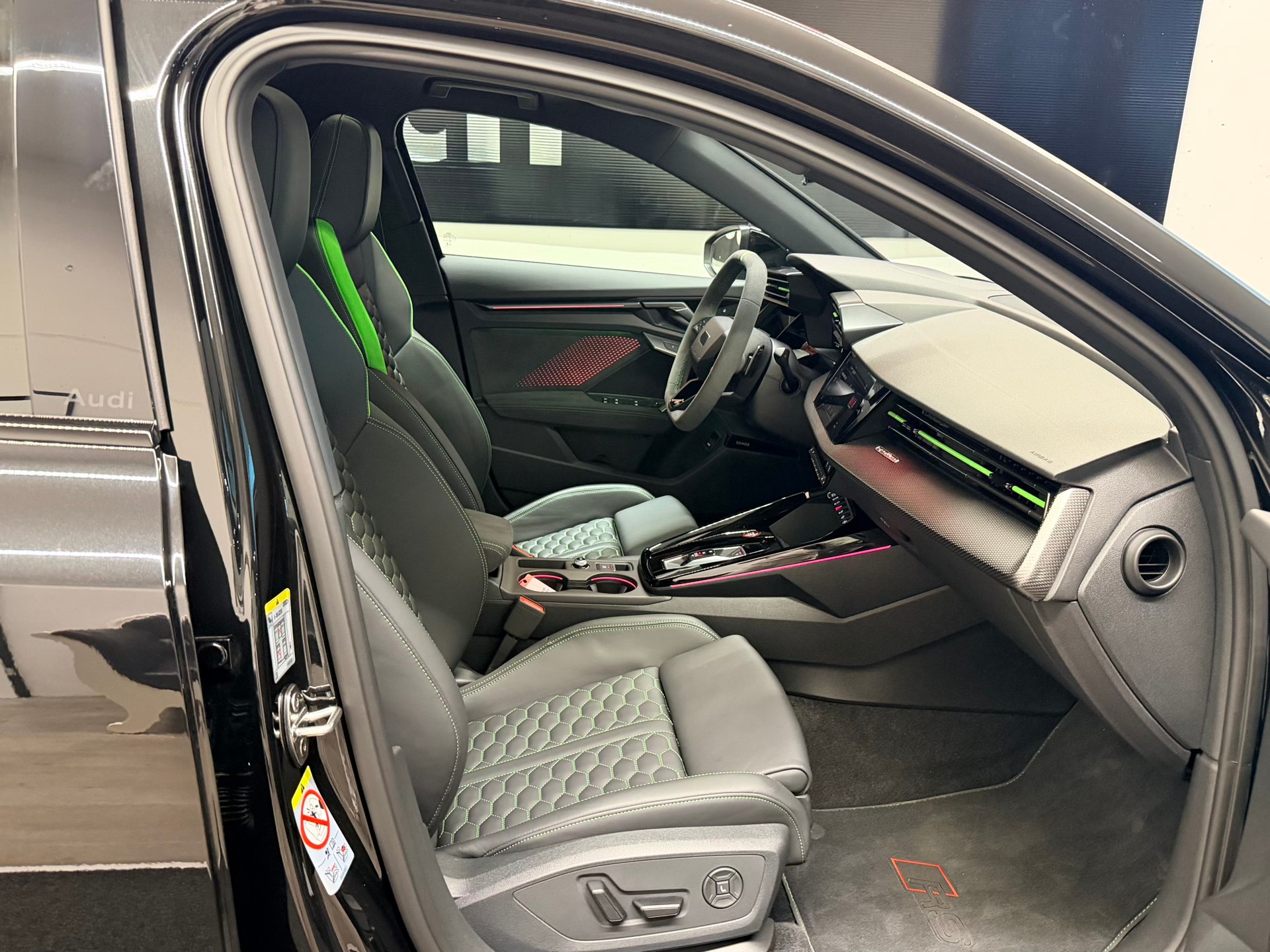 AUDI RS3 Limousine 2.5 TSI quattro S-tronic-image-22