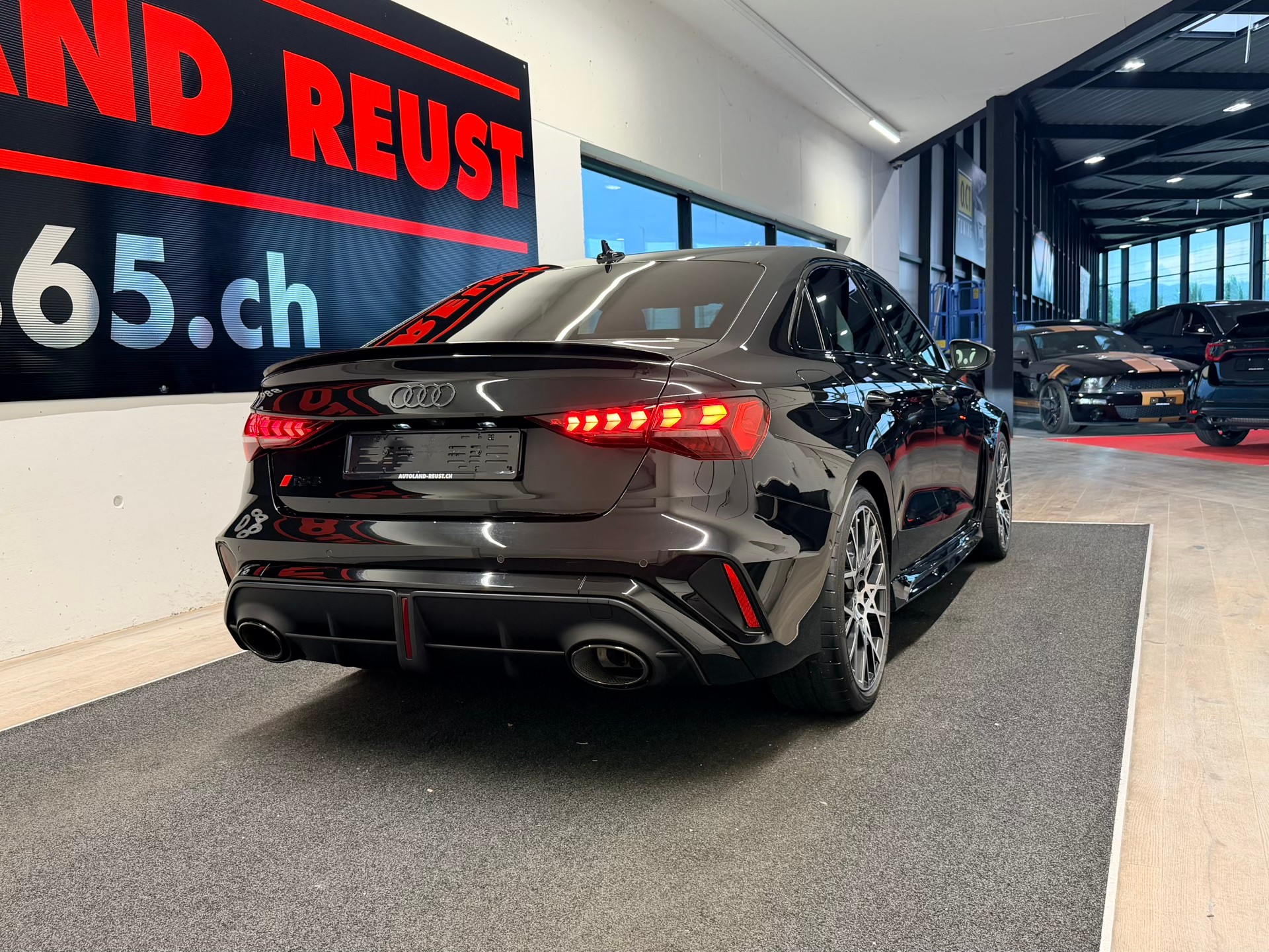 AUDI RS3 Limousine 2.5 TSI quattro S-tronic-image-6