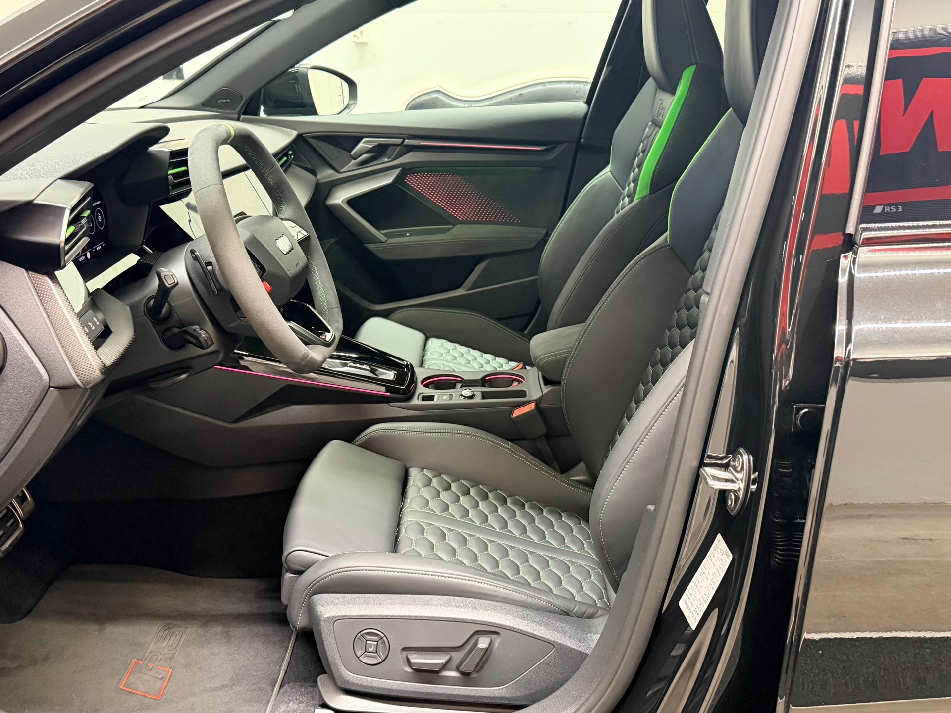 AUDI RS3 Limousine 2.5 TSI quattro S-tronic-image-14