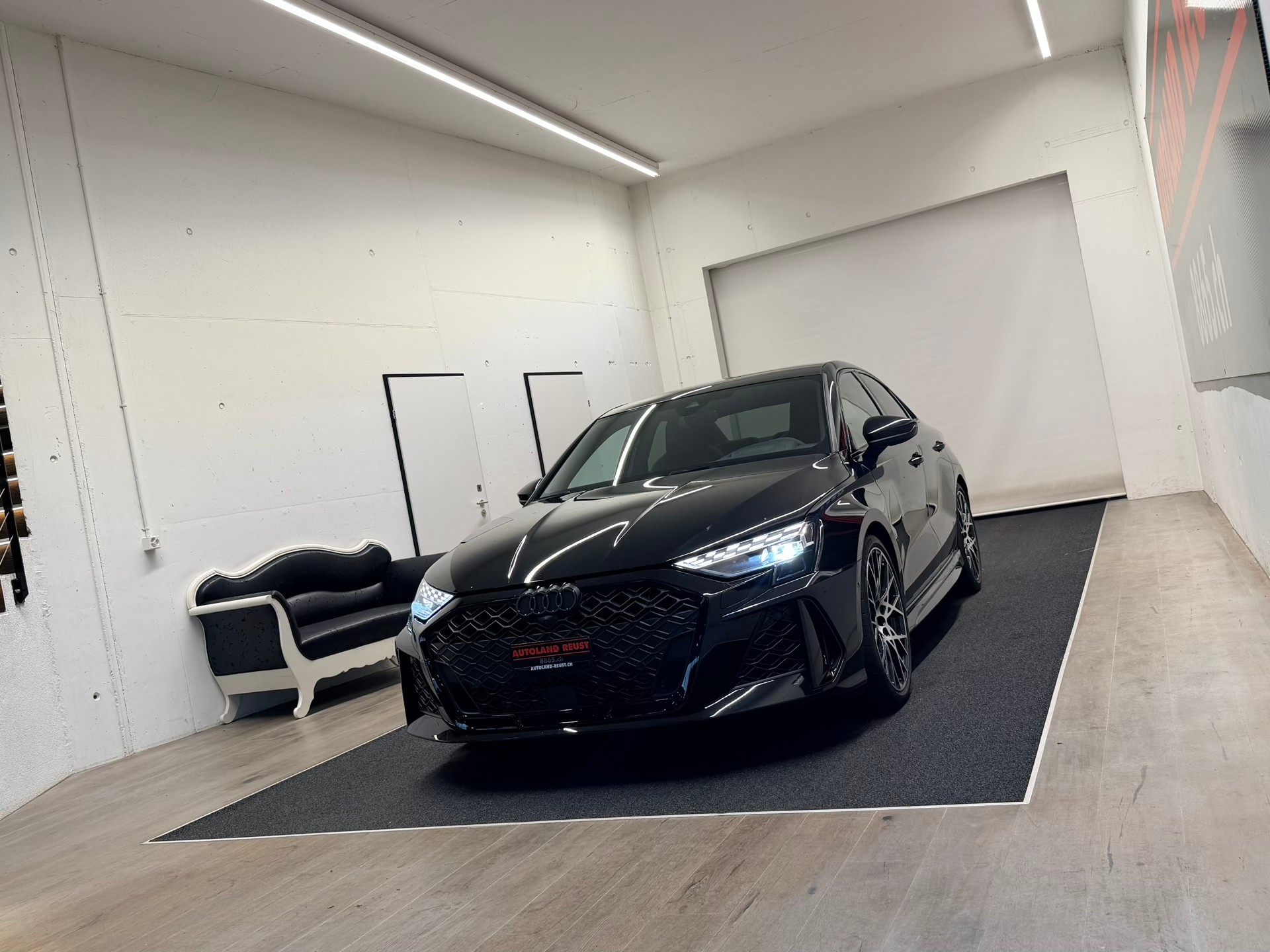 AUDI RS3 Limousine 2.5 TSI quattro S-tronic-image-2