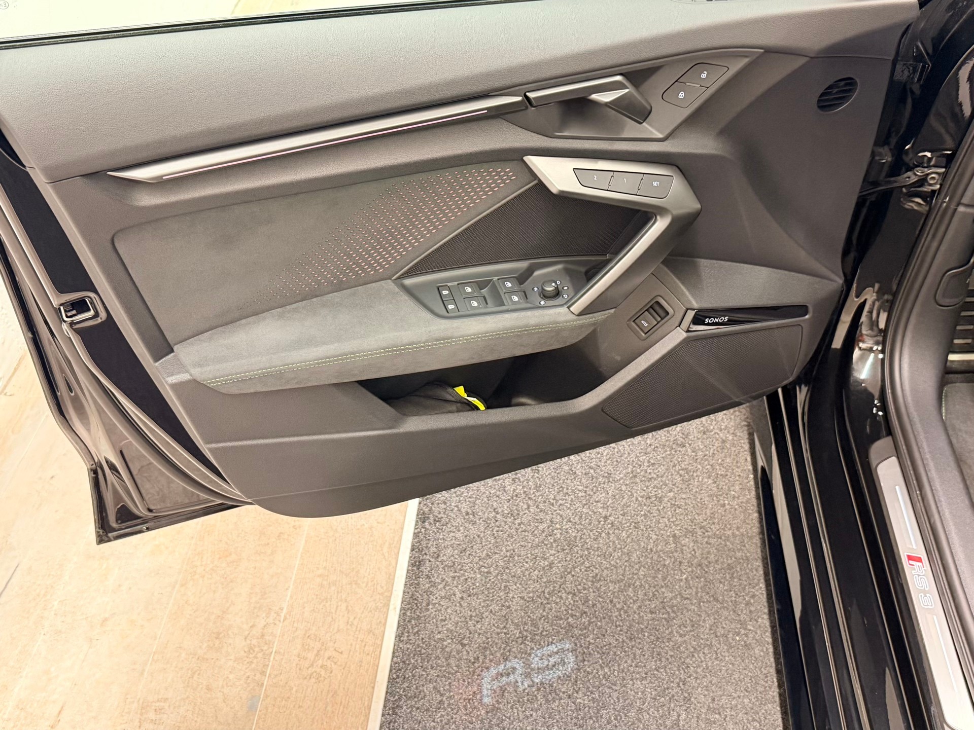 AUDI RS3 Limousine 2.5 TSI quattro S-tronic-image-11