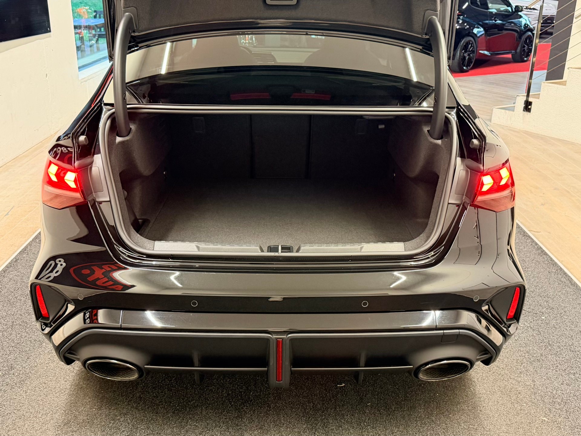 AUDI RS3 Limousine 2.5 TSI quattro S-tronic-image-9