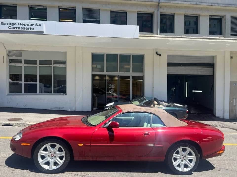 JAGUAR XK8 Convertible-image-8
