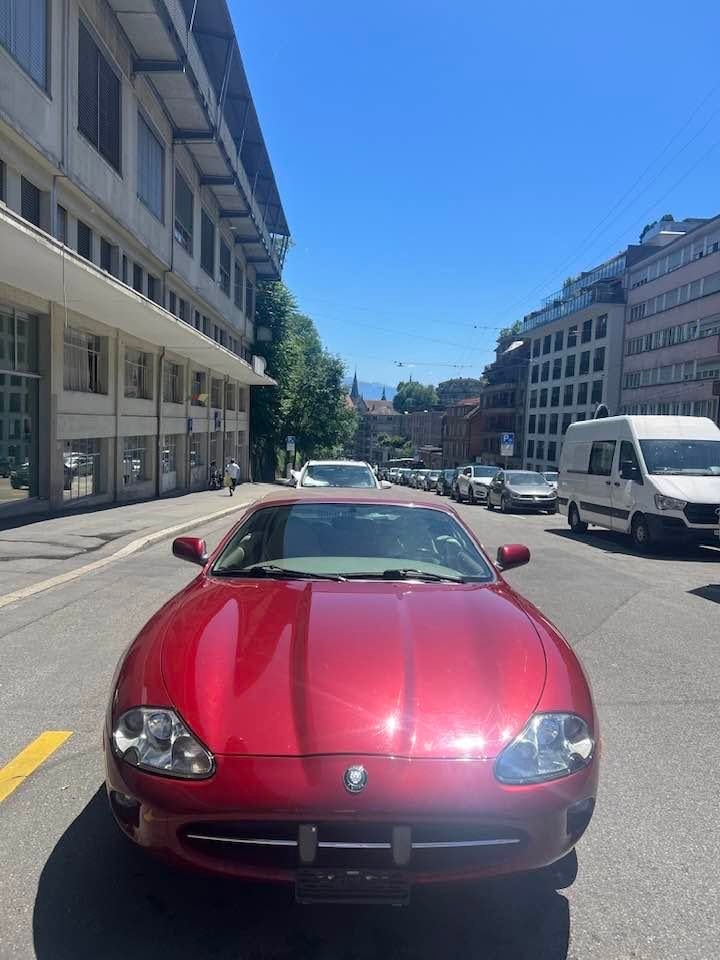 JAGUAR XK8 Convertible-image-4