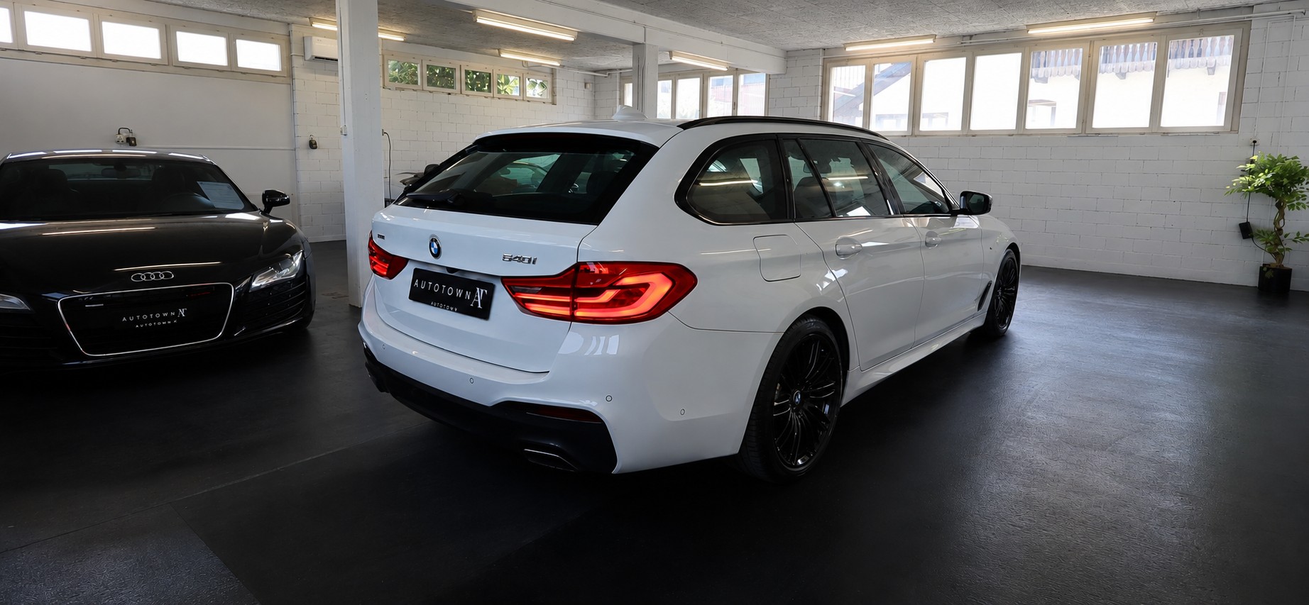 BMW 540i xDrive Touring Steptronic-image-1