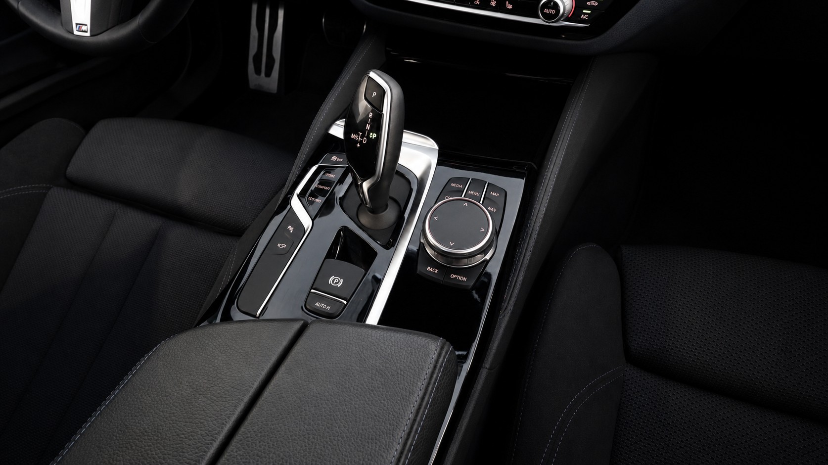 BMW 540i xDrive Touring Steptronic-image-14