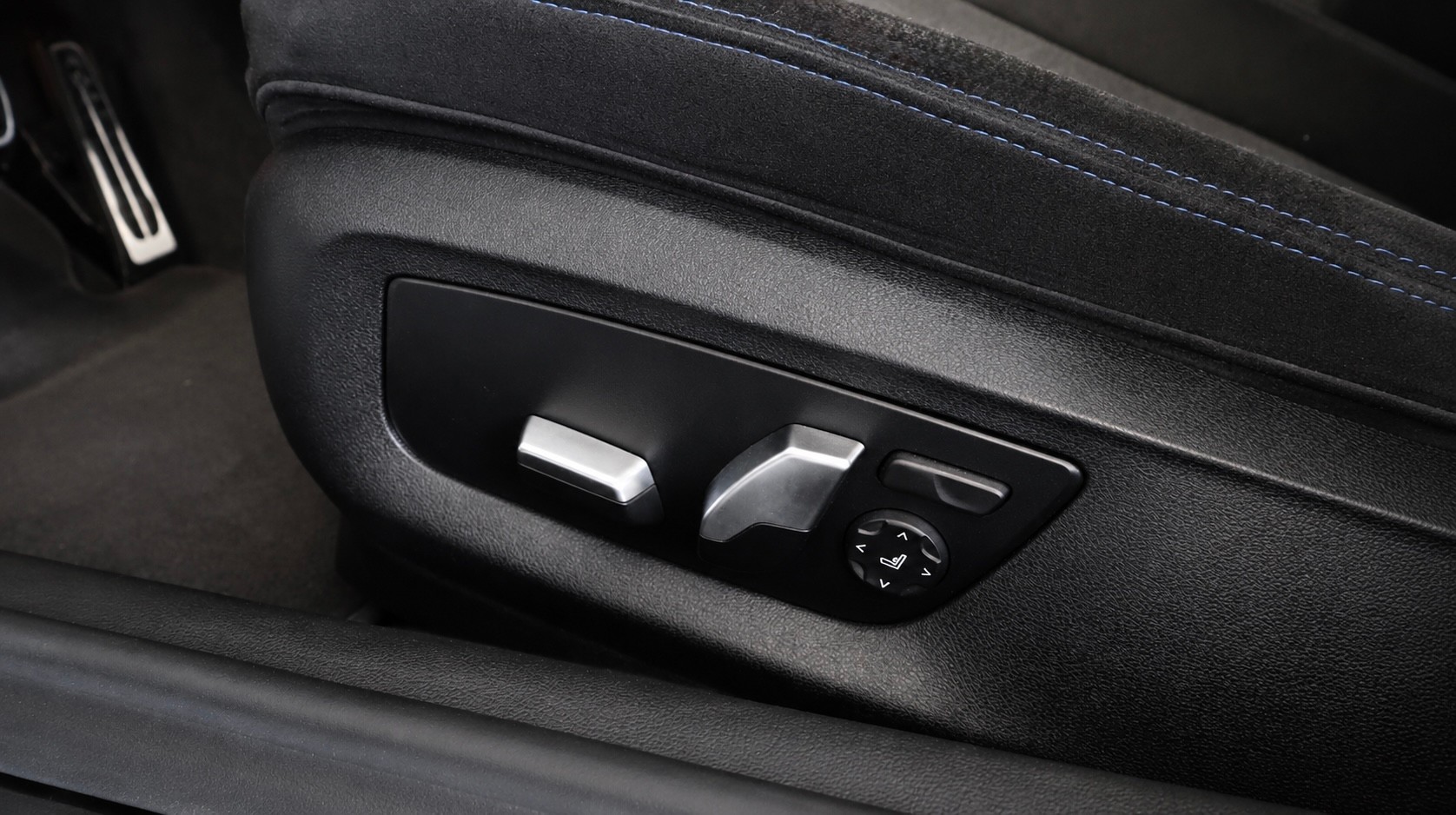 BMW 540i xDrive Touring Steptronic-image-16