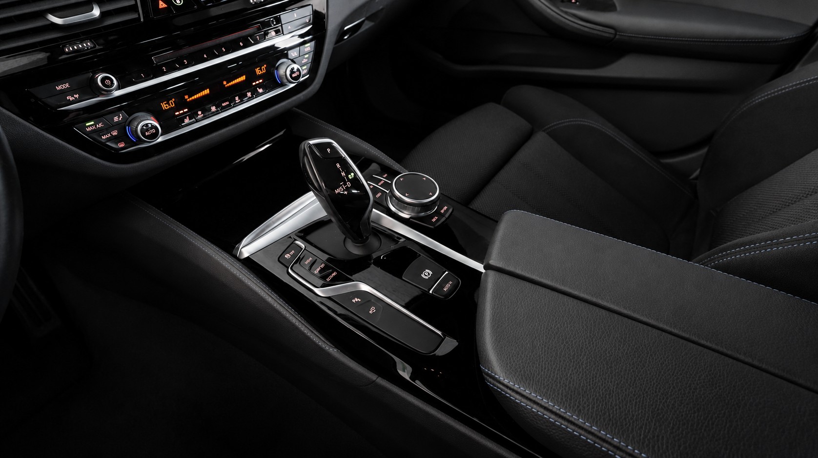 BMW 540i xDrive Touring Steptronic-image-13