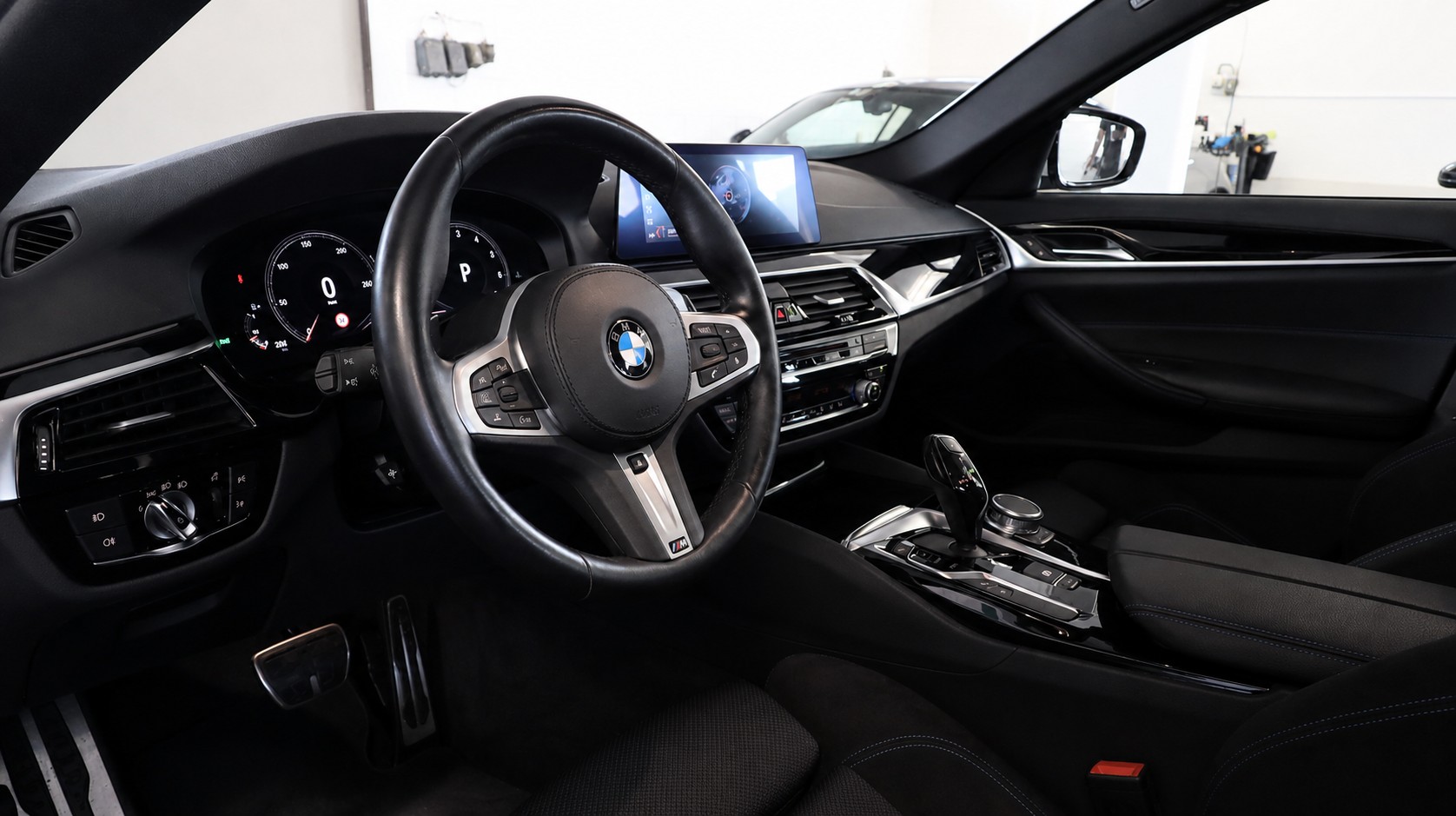 BMW 540i xDrive Touring Steptronic-image-3